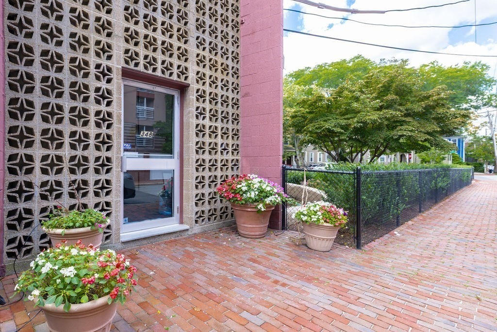 348 Franklin St # 3A