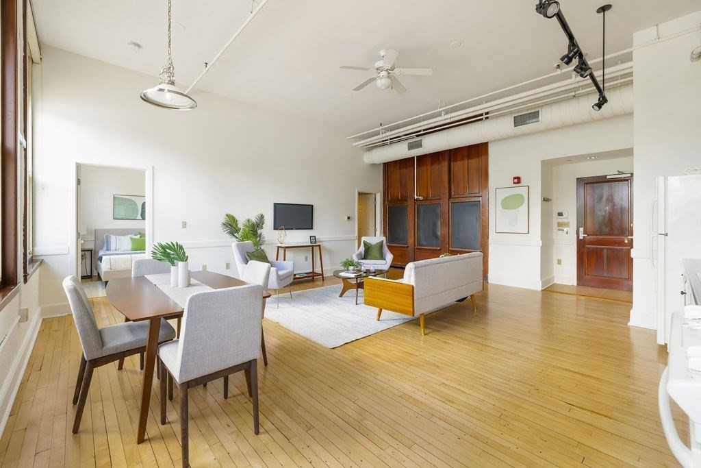 948 Main St # 202