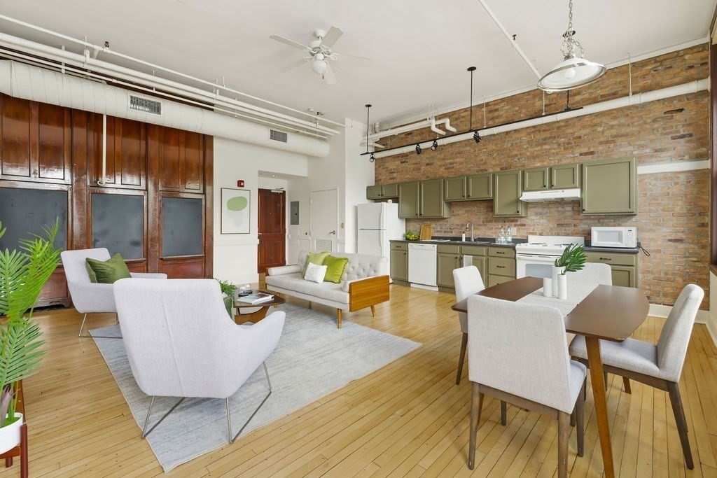 948 Main St # 202