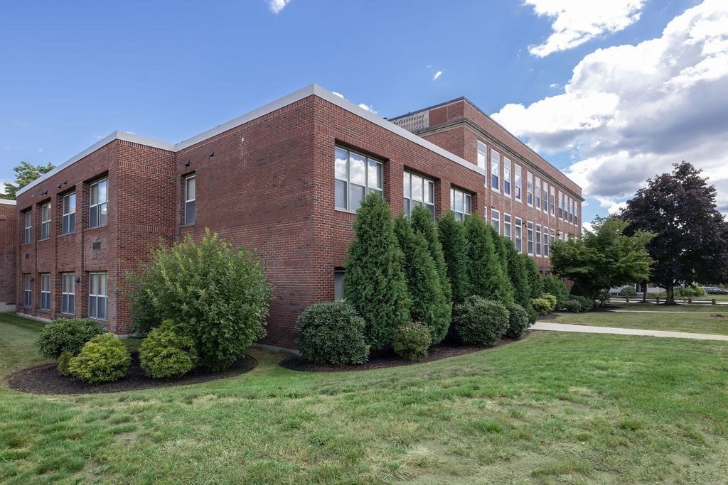 948 Main St # 202