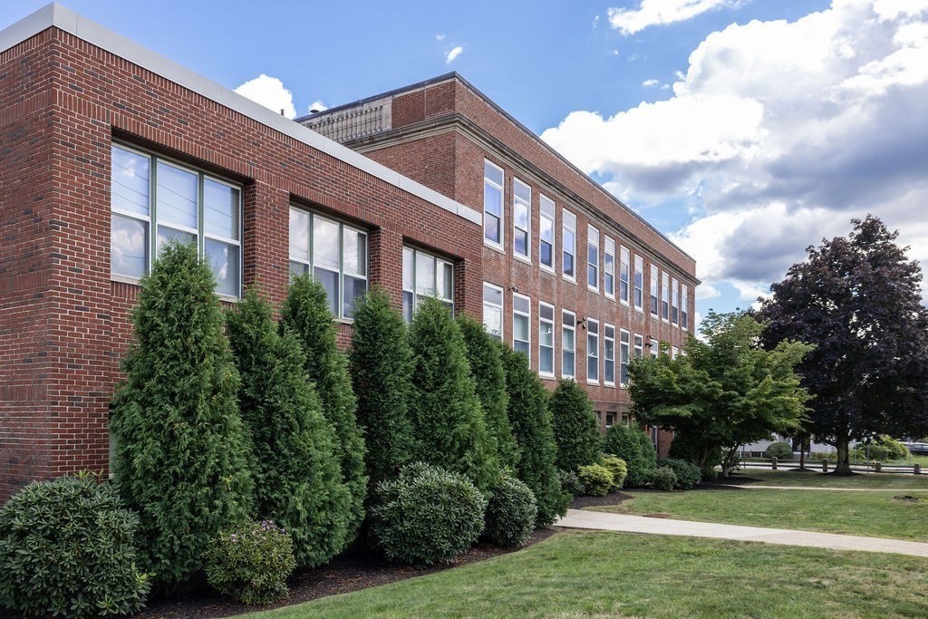 948 Main St # 202