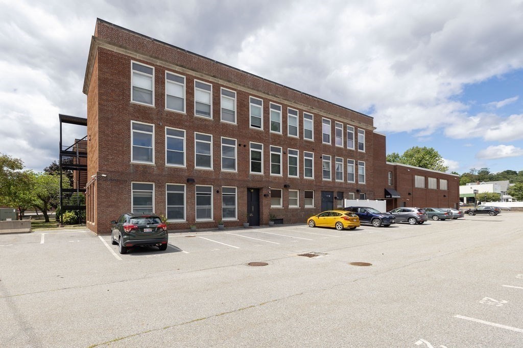 948 Main St # 202