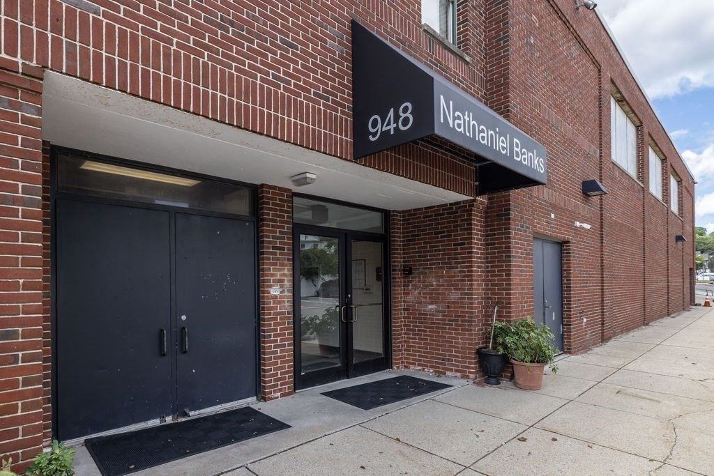 948 Main St # 202
