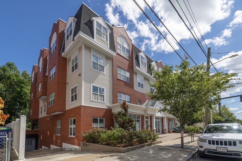 65 Beacon St # 403