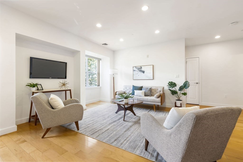 65 Beacon St # 403