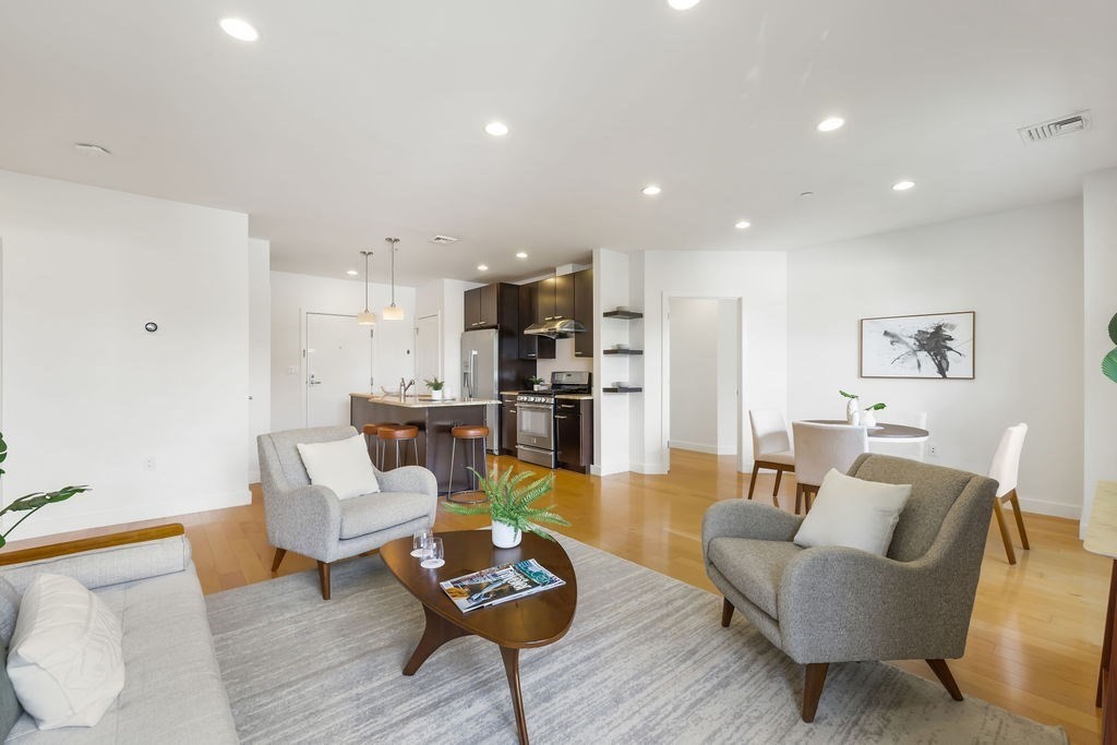 65 Beacon St # 403