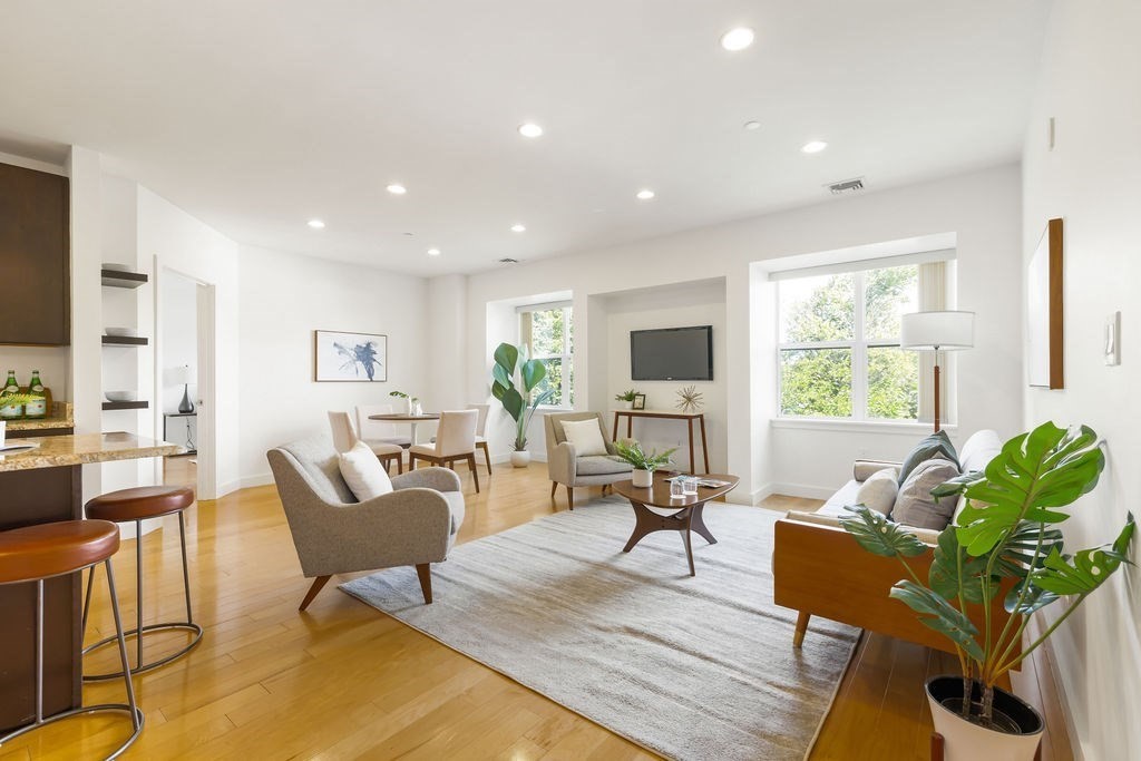 65 Beacon St # 403