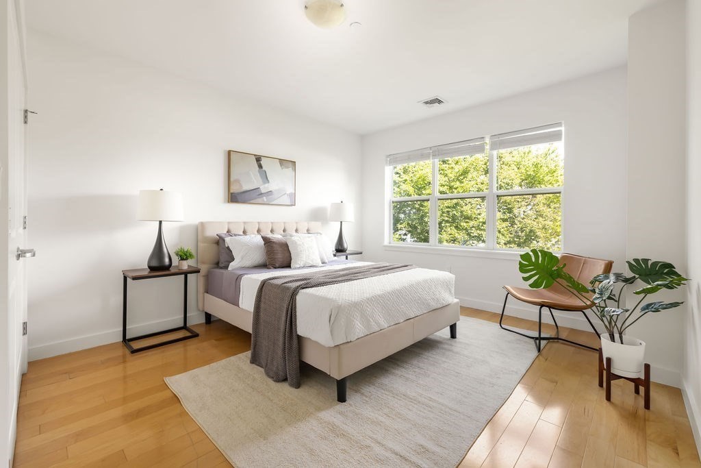 65 Beacon St # 403