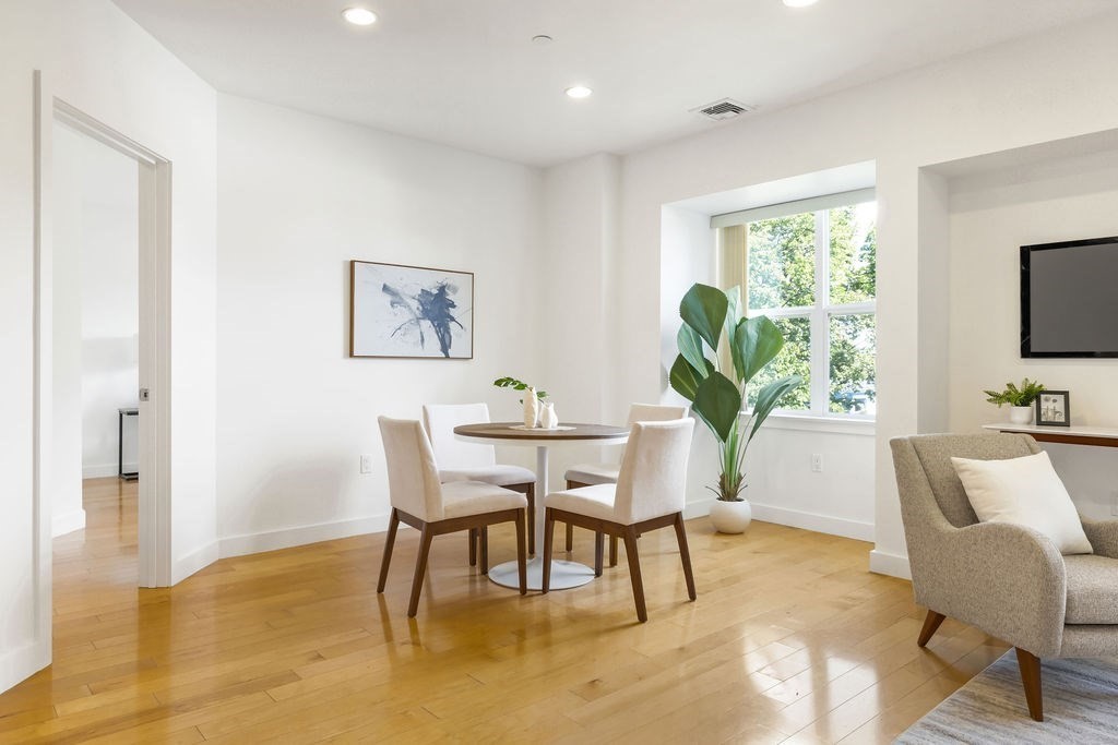 65 Beacon St # 403