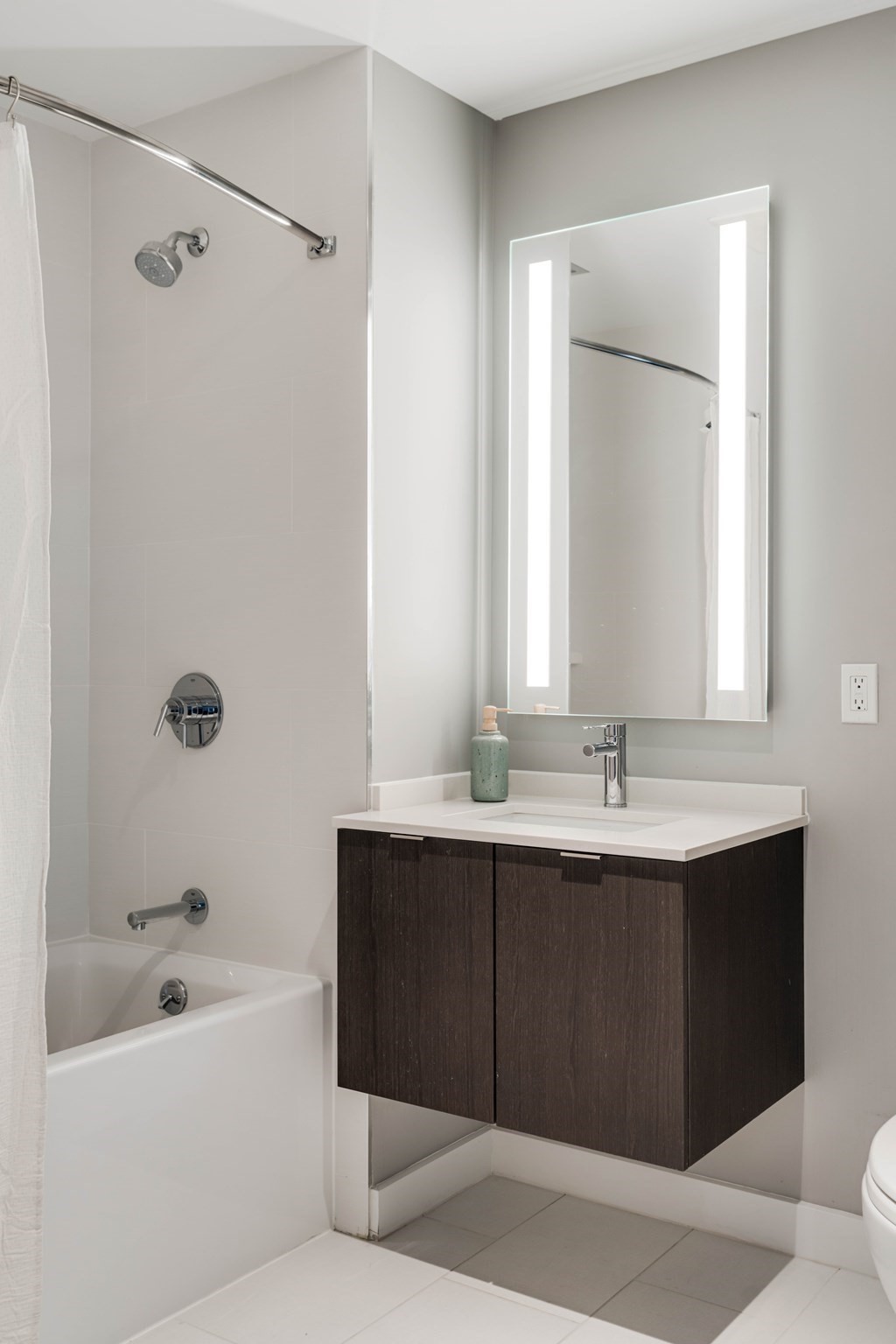 375 Canal St Unit: PH215