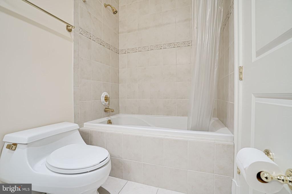 2801 Langston Blvd #103