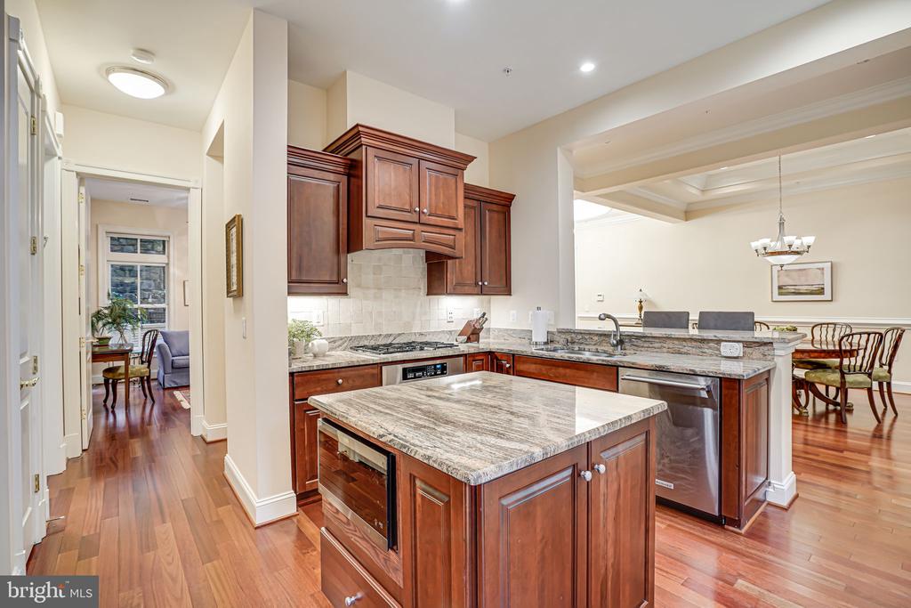 2801 Langston Blvd #103