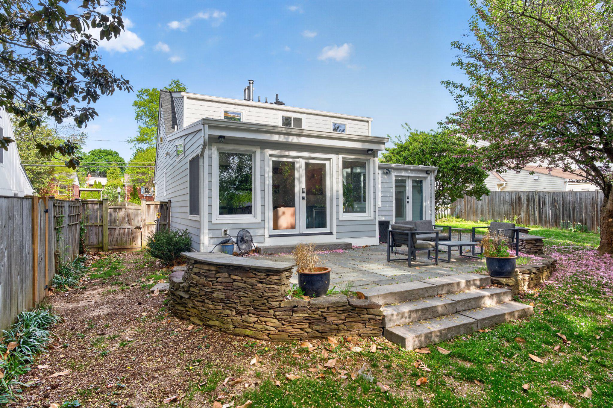 2015 N WOODSTOCK STREET