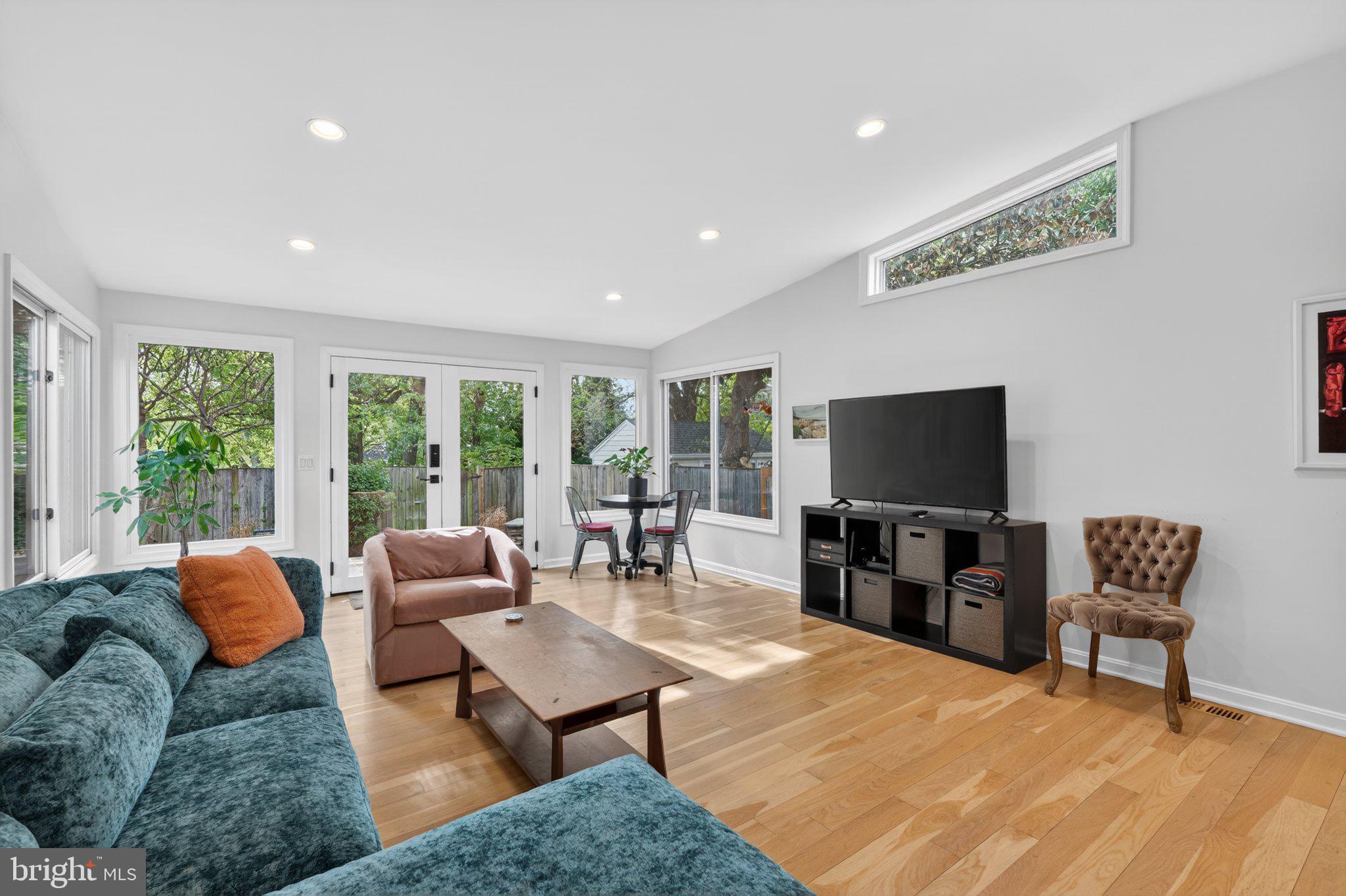 2015 N WOODSTOCK STREET