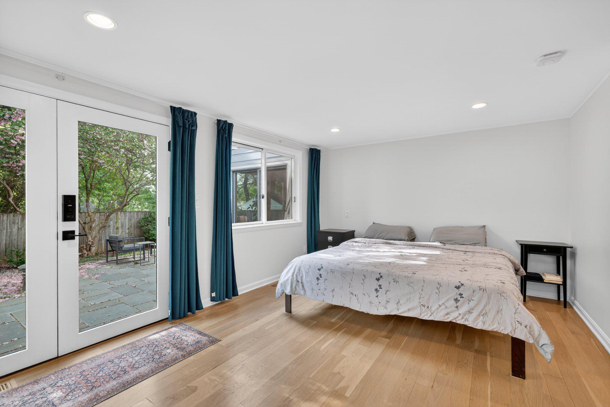 2015 N WOODSTOCK STREET