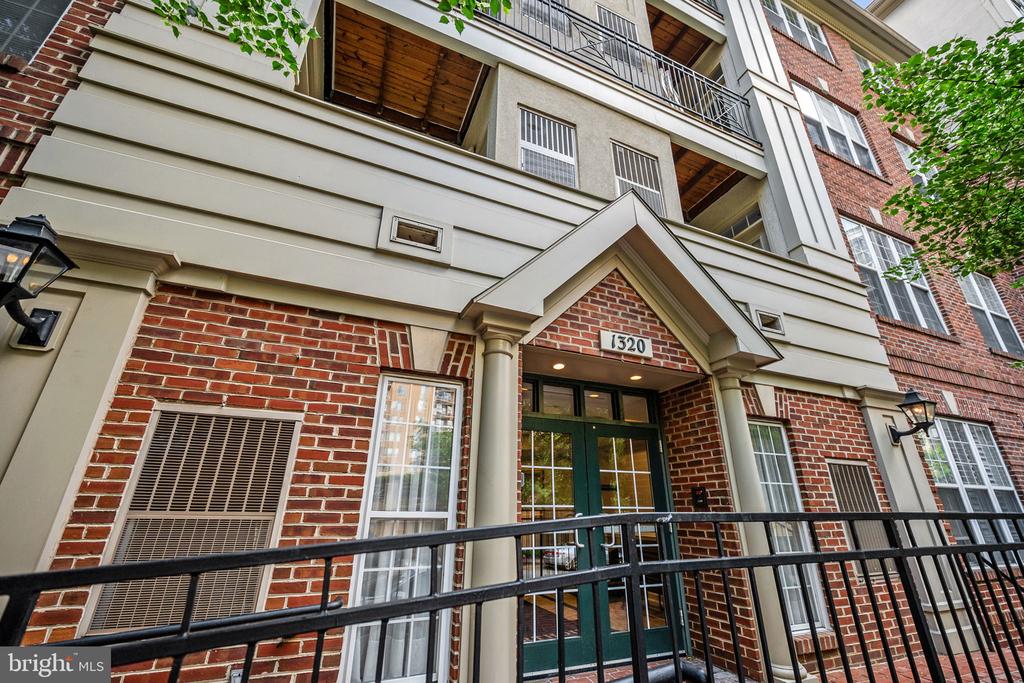 1320 N WAYNE STREET 108