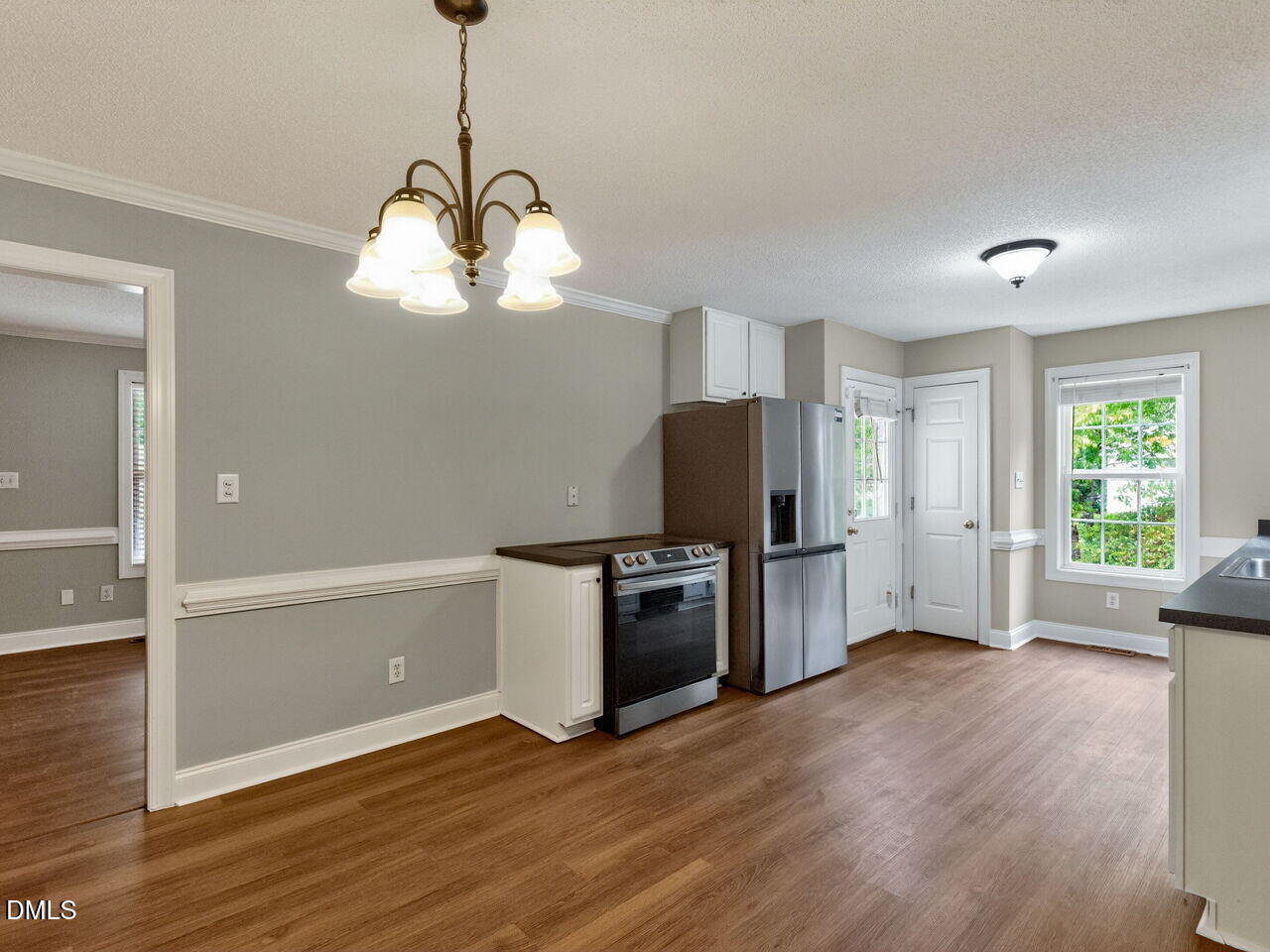98 Starcroft Drive