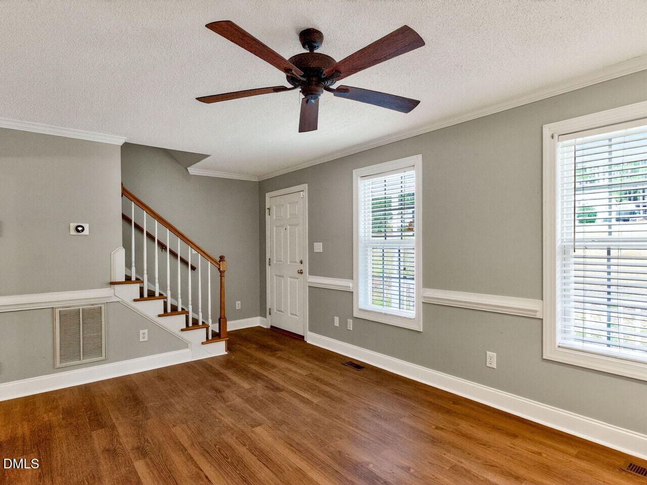 98 Starcroft Drive