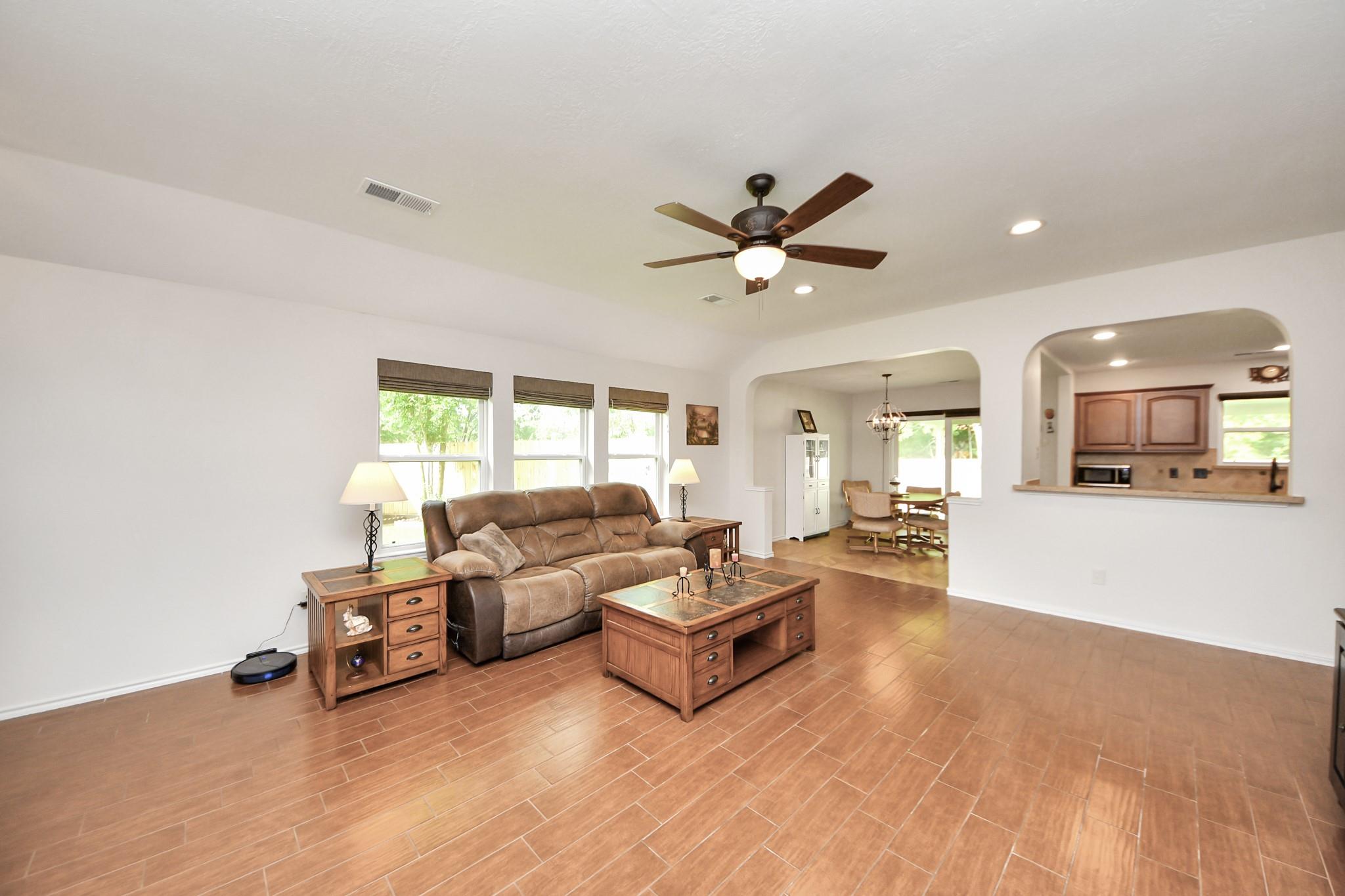 1806 Manor Circle