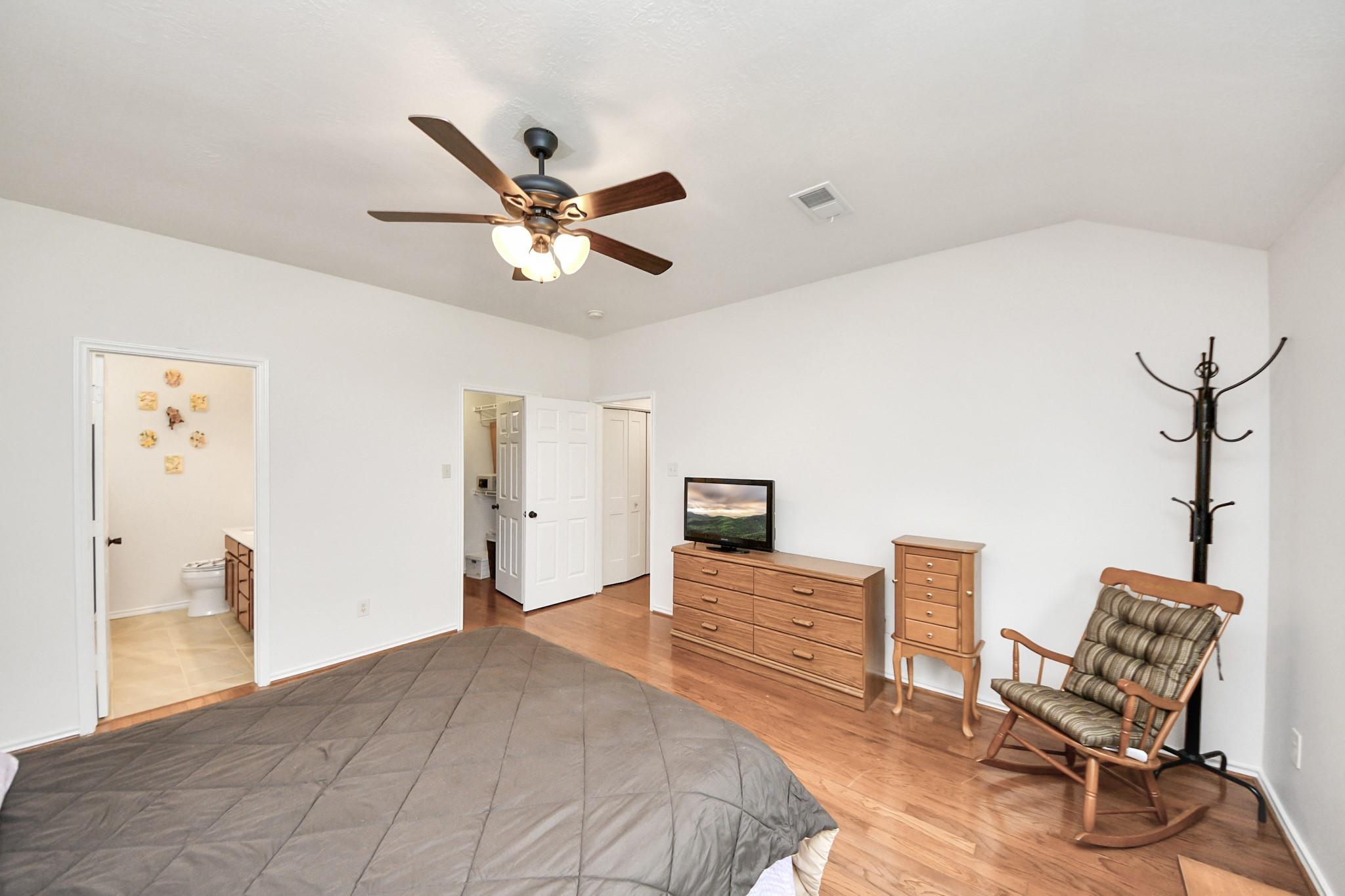 1806 Manor Circle