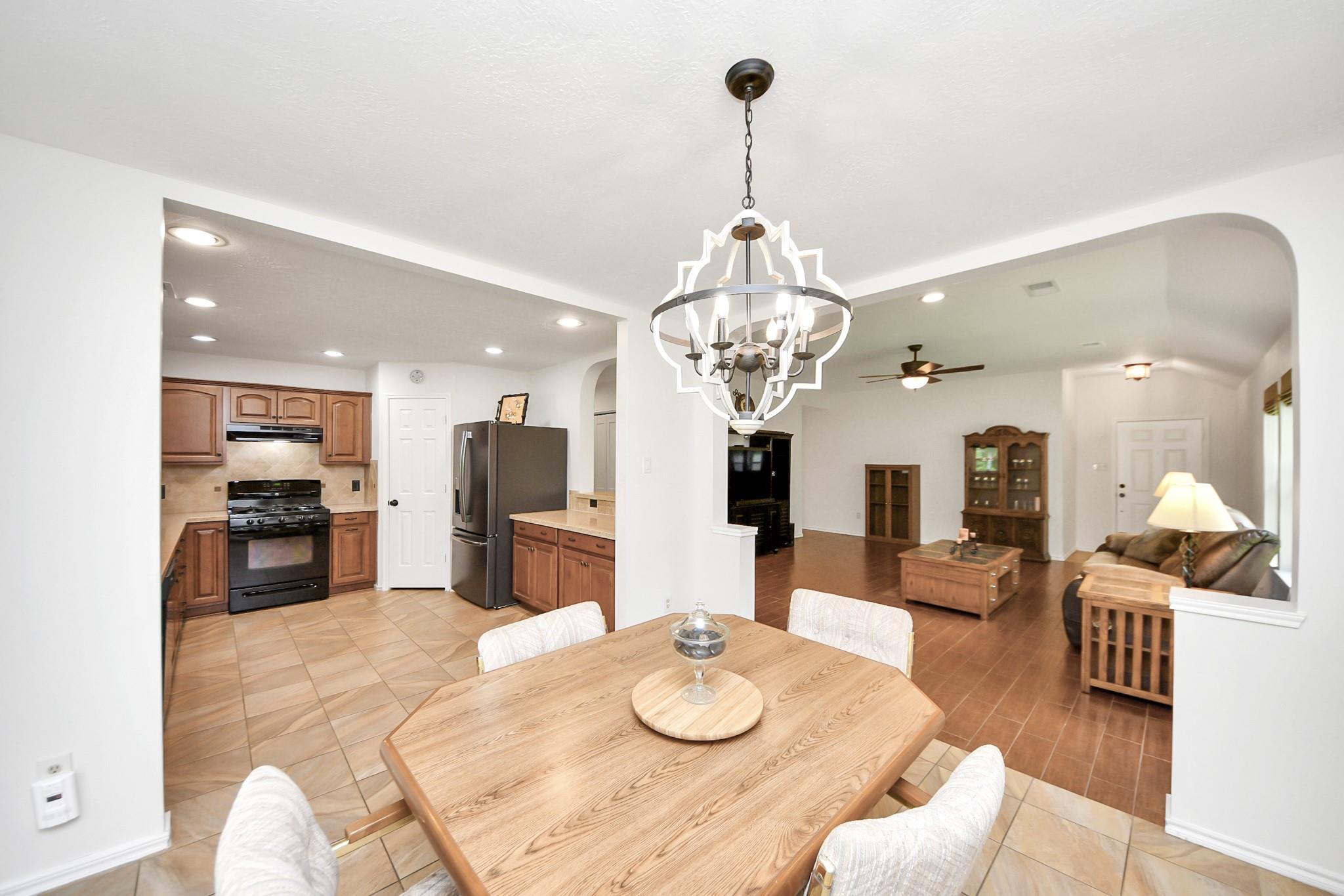 1806 Manor Circle