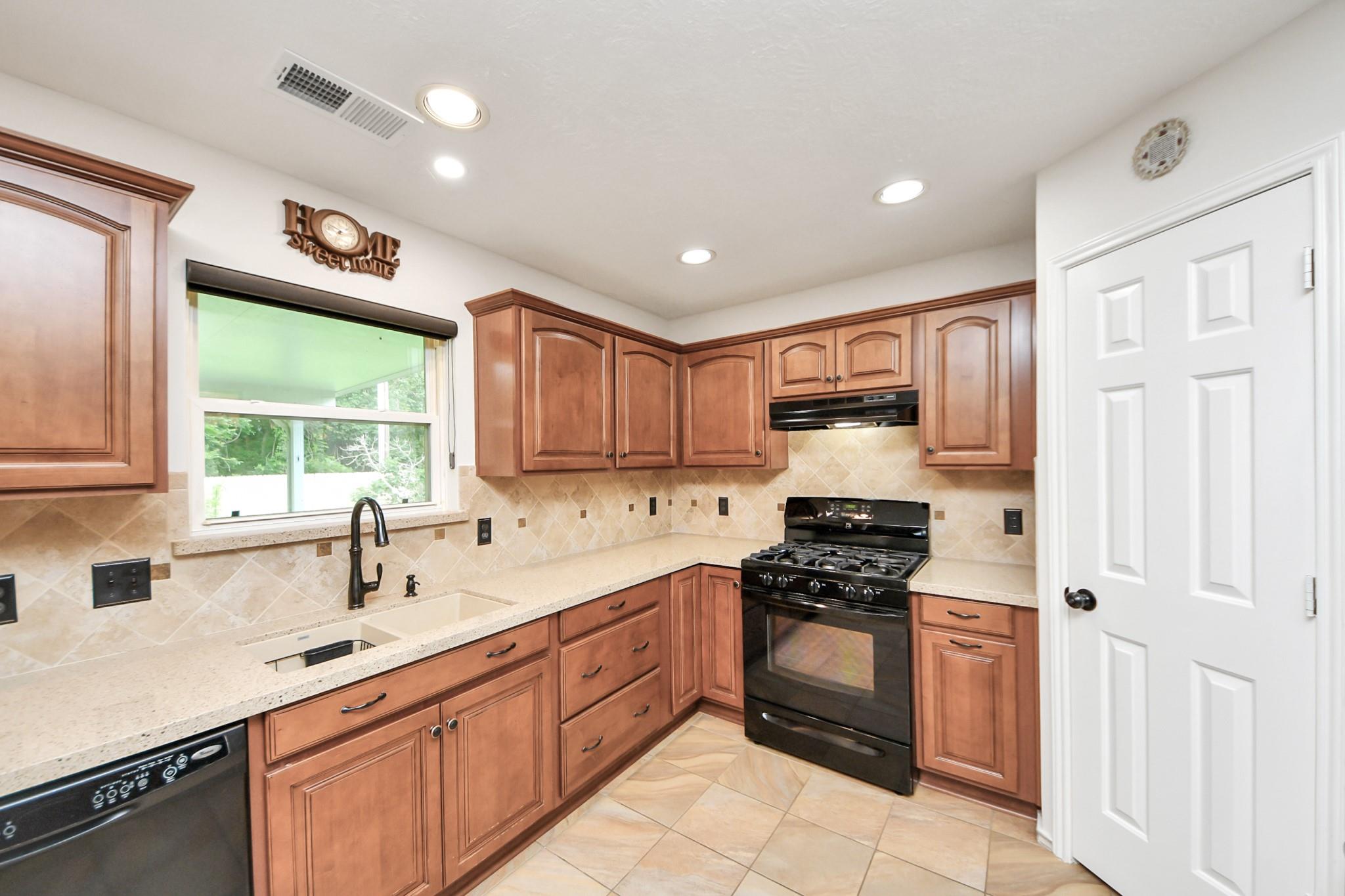 1806 Manor Circle