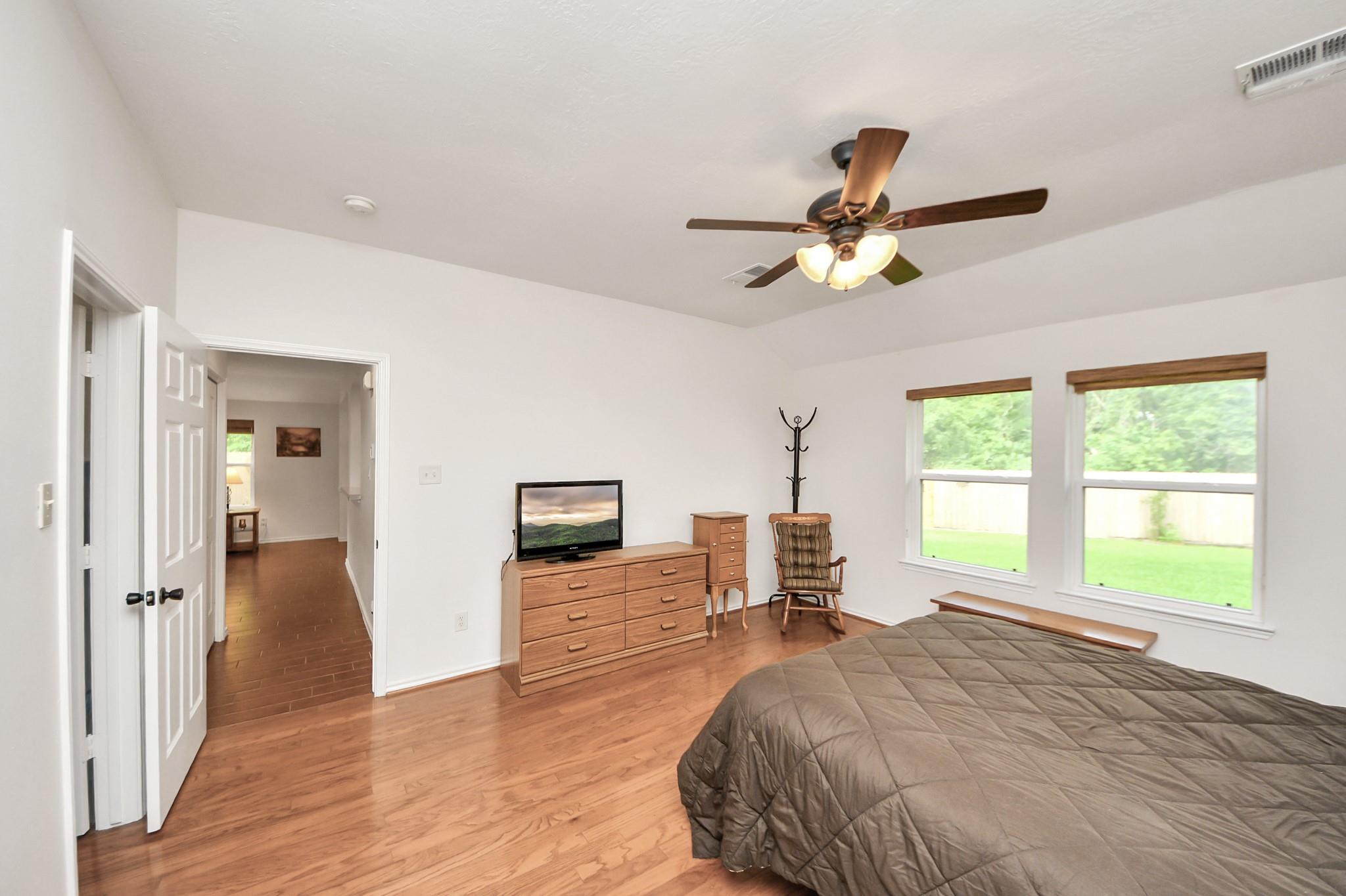 1806 Manor Circle