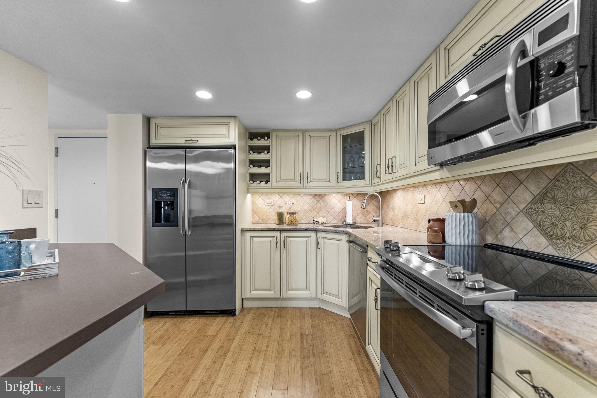 233 S 6TH STREET 608