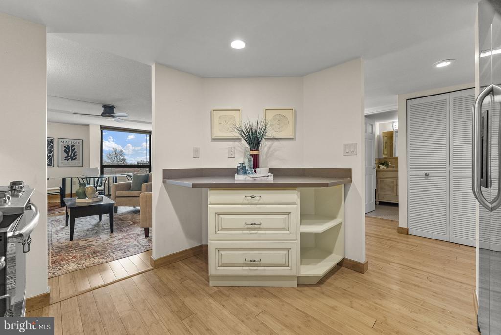 233 S 6TH STREET 608