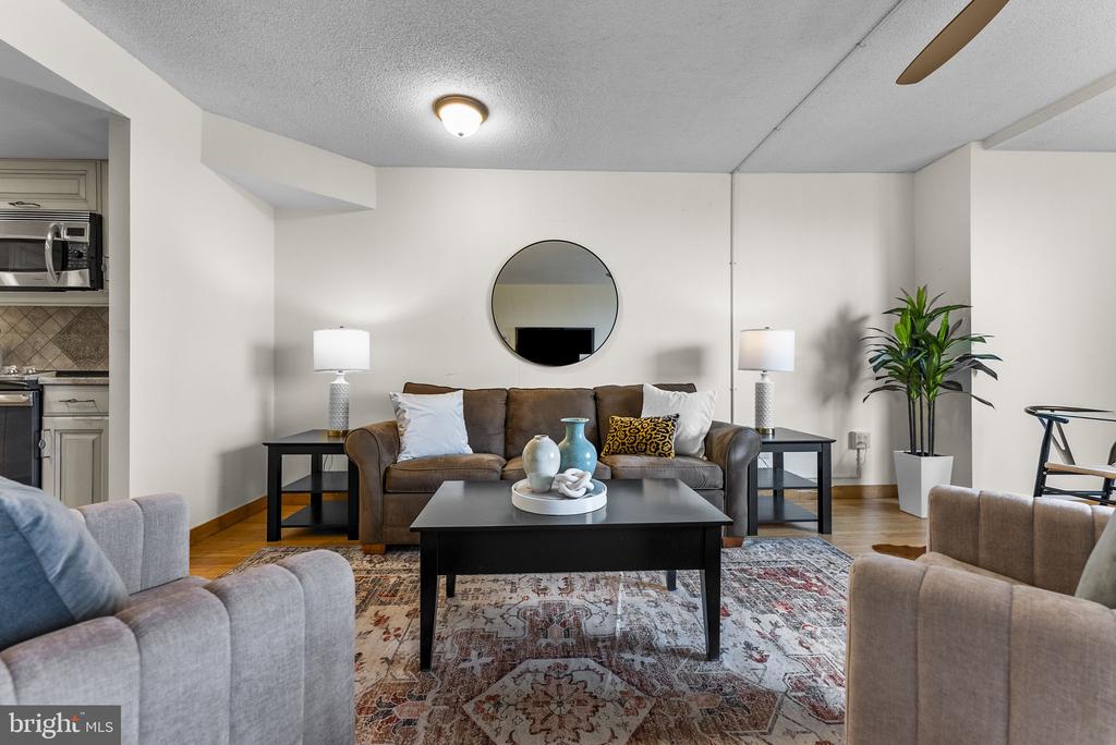 233 S 6TH STREET 608