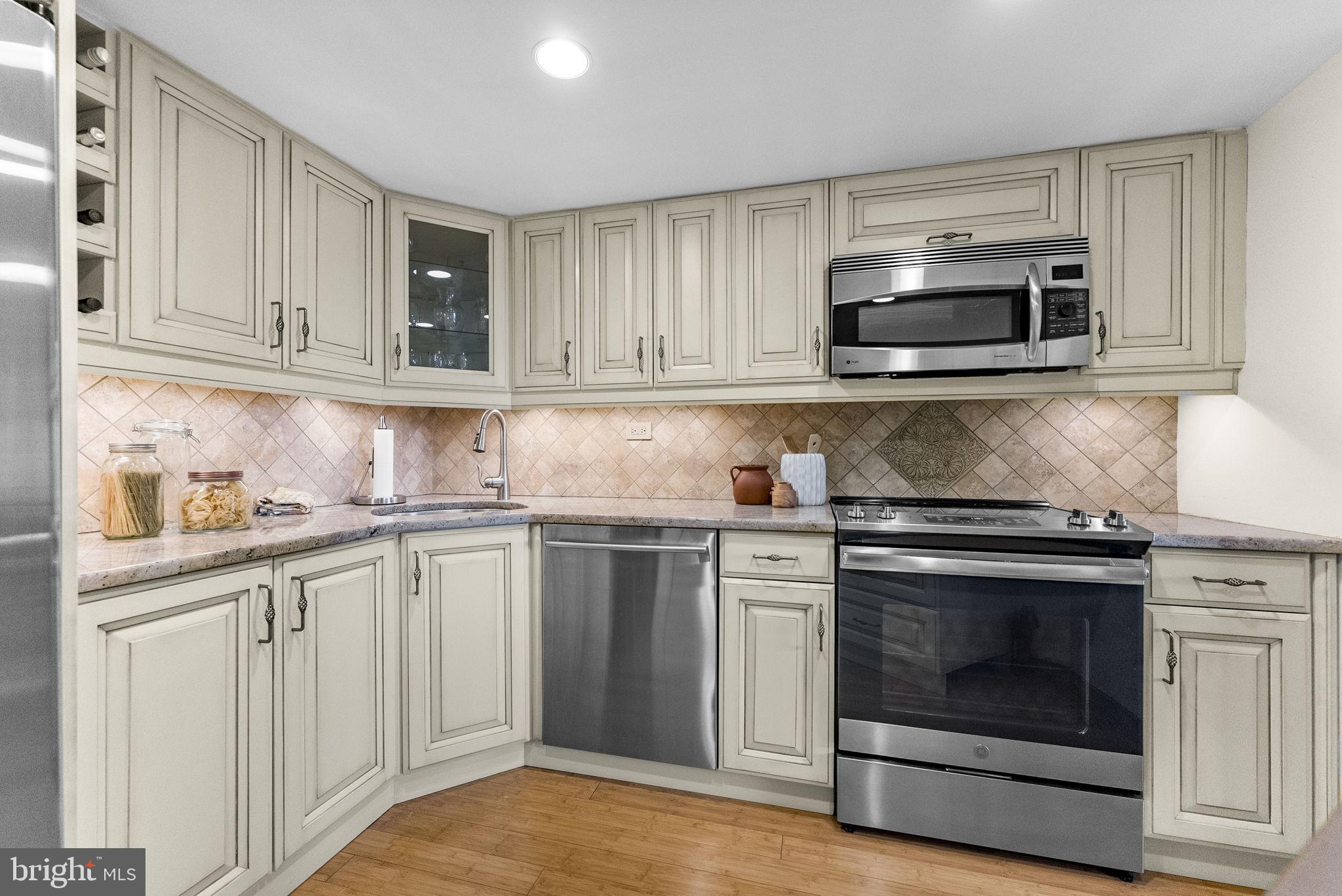 233 S 6TH STREET 608