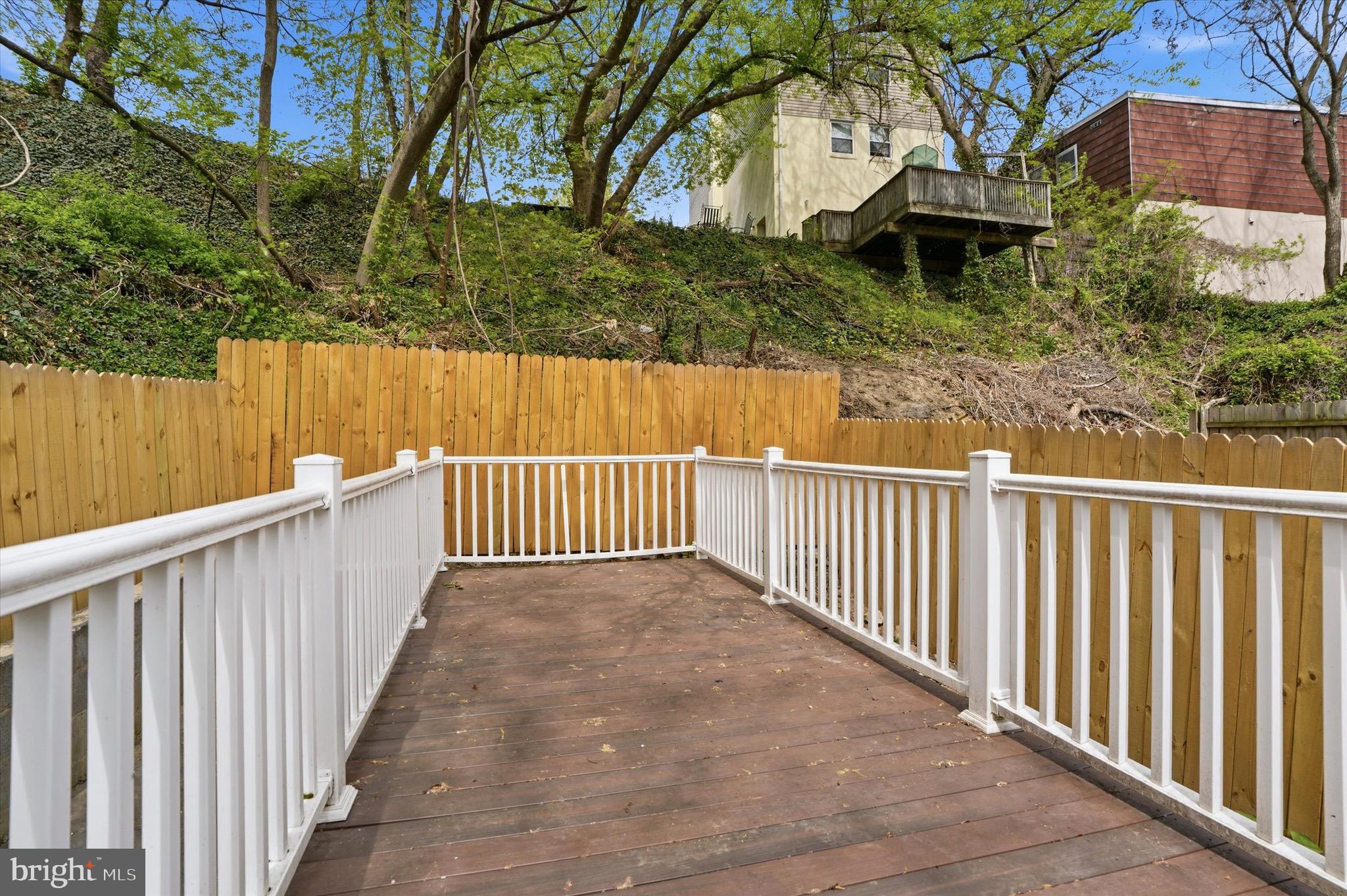 286 LEVERINGTON AVENUE