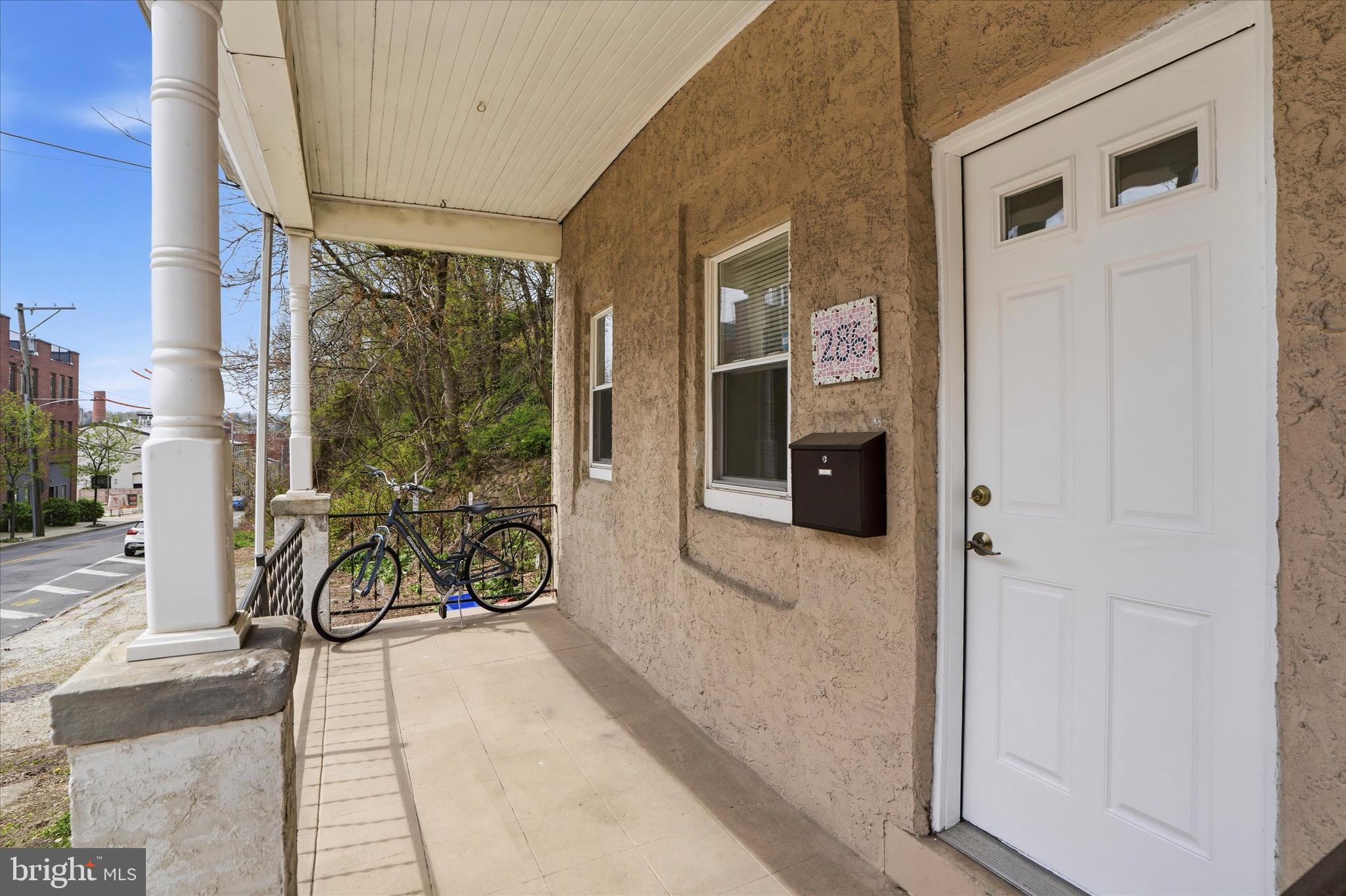 286 LEVERINGTON AVENUE