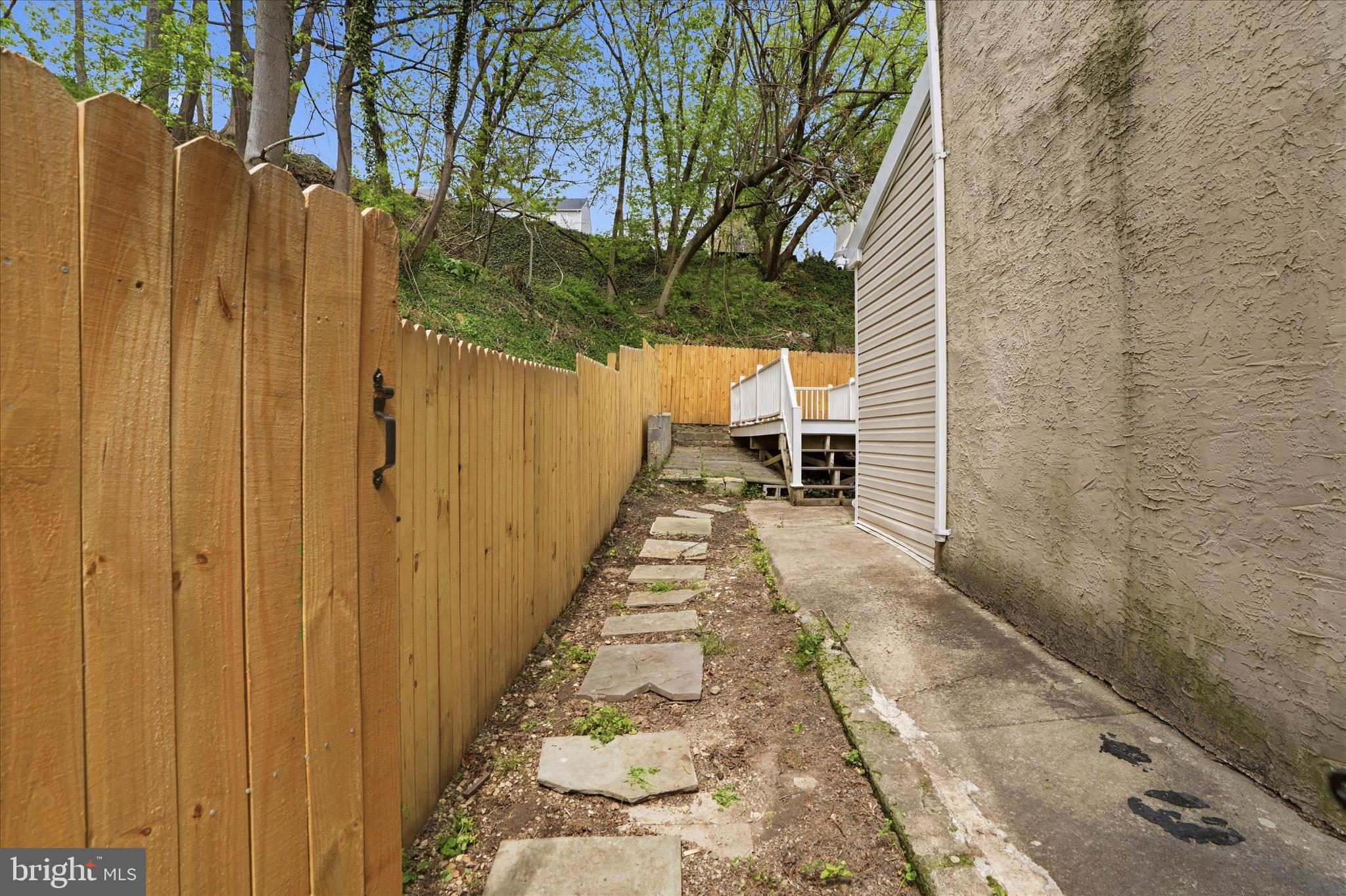 286 LEVERINGTON AVENUE