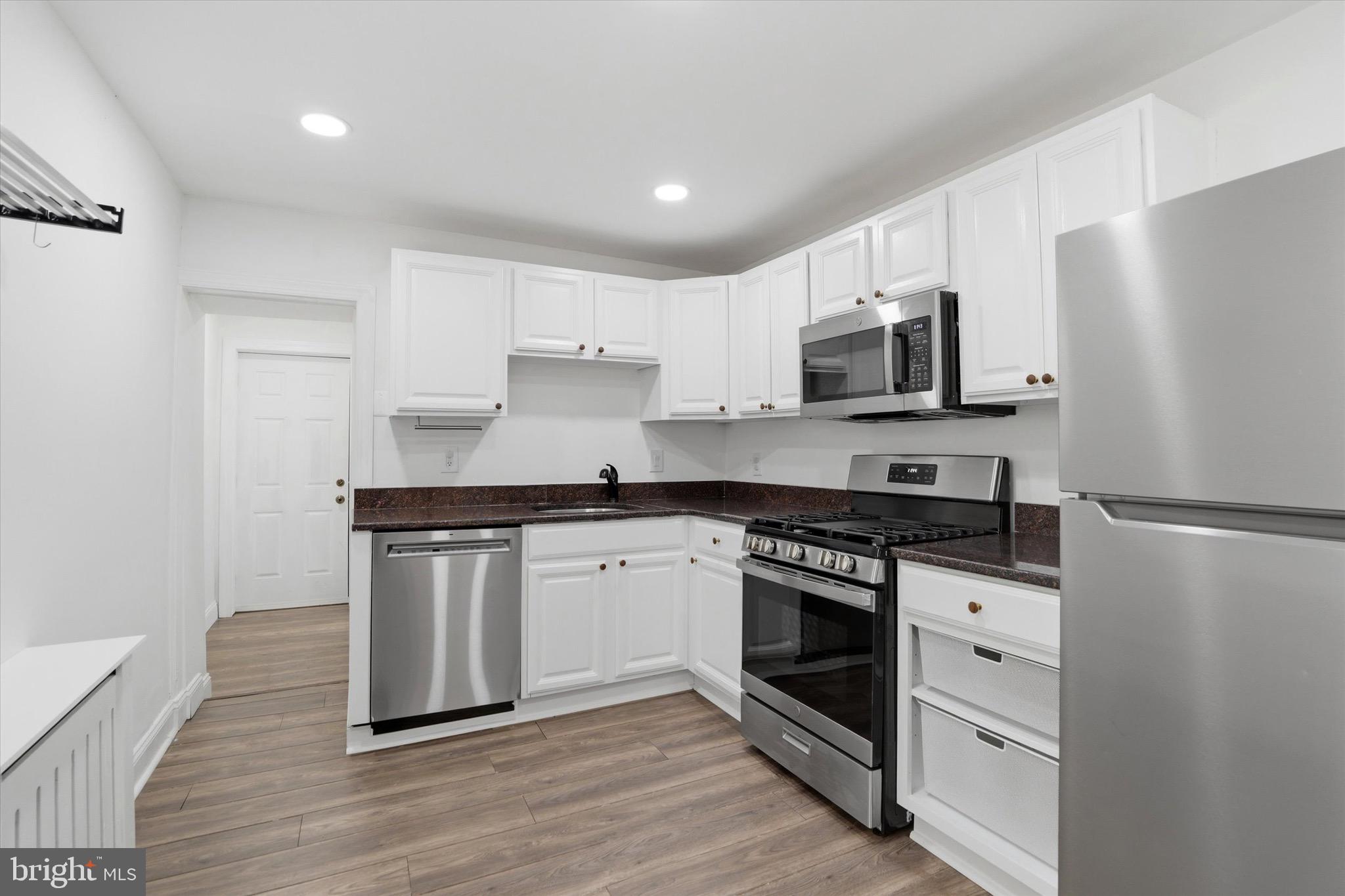 286 LEVERINGTON AVENUE