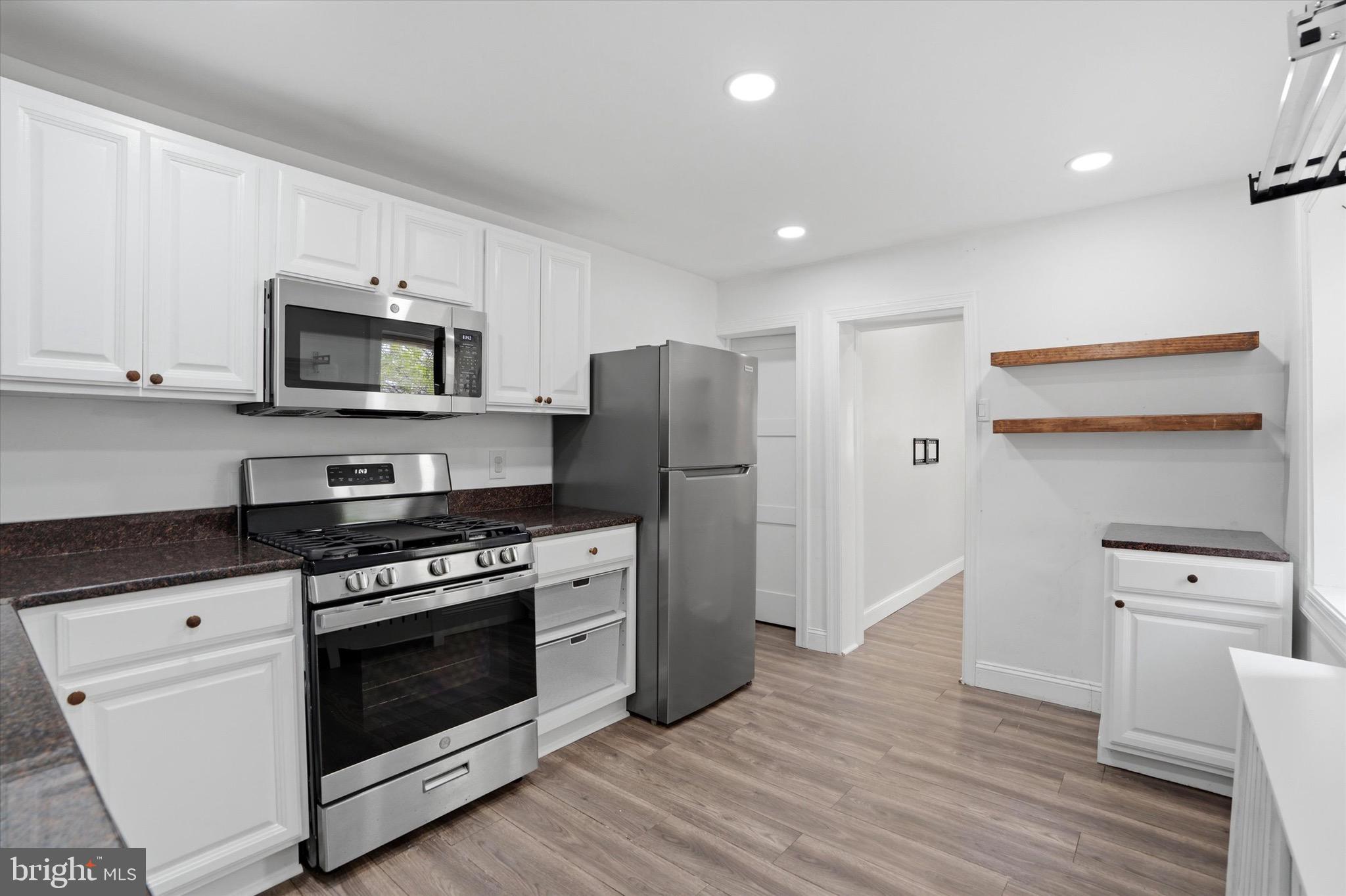 286 LEVERINGTON AVENUE