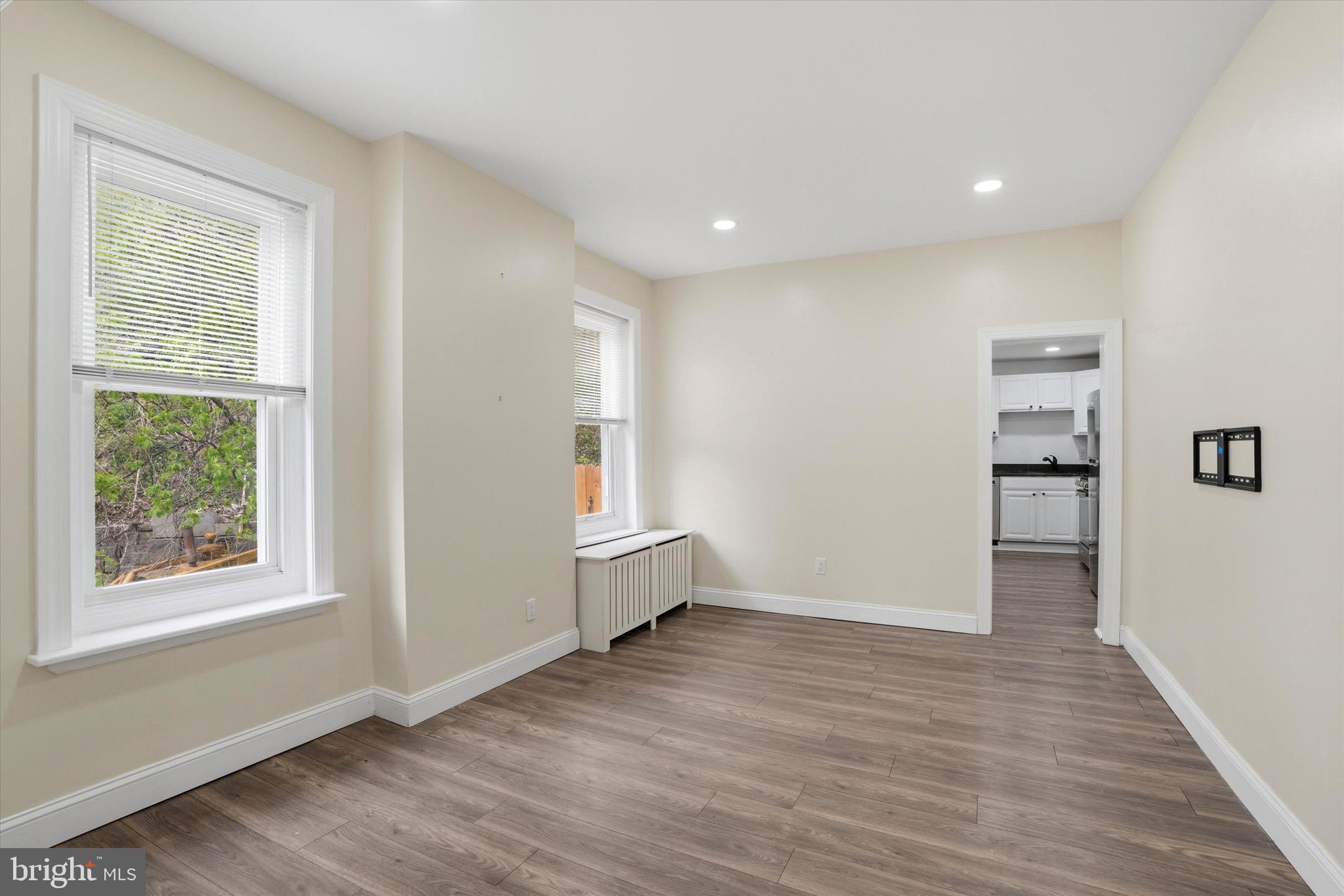 286 LEVERINGTON AVENUE