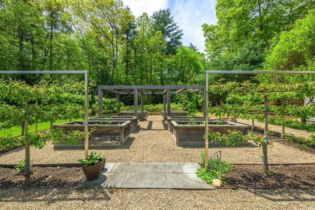 163 Nagog Hill Rd, Acton