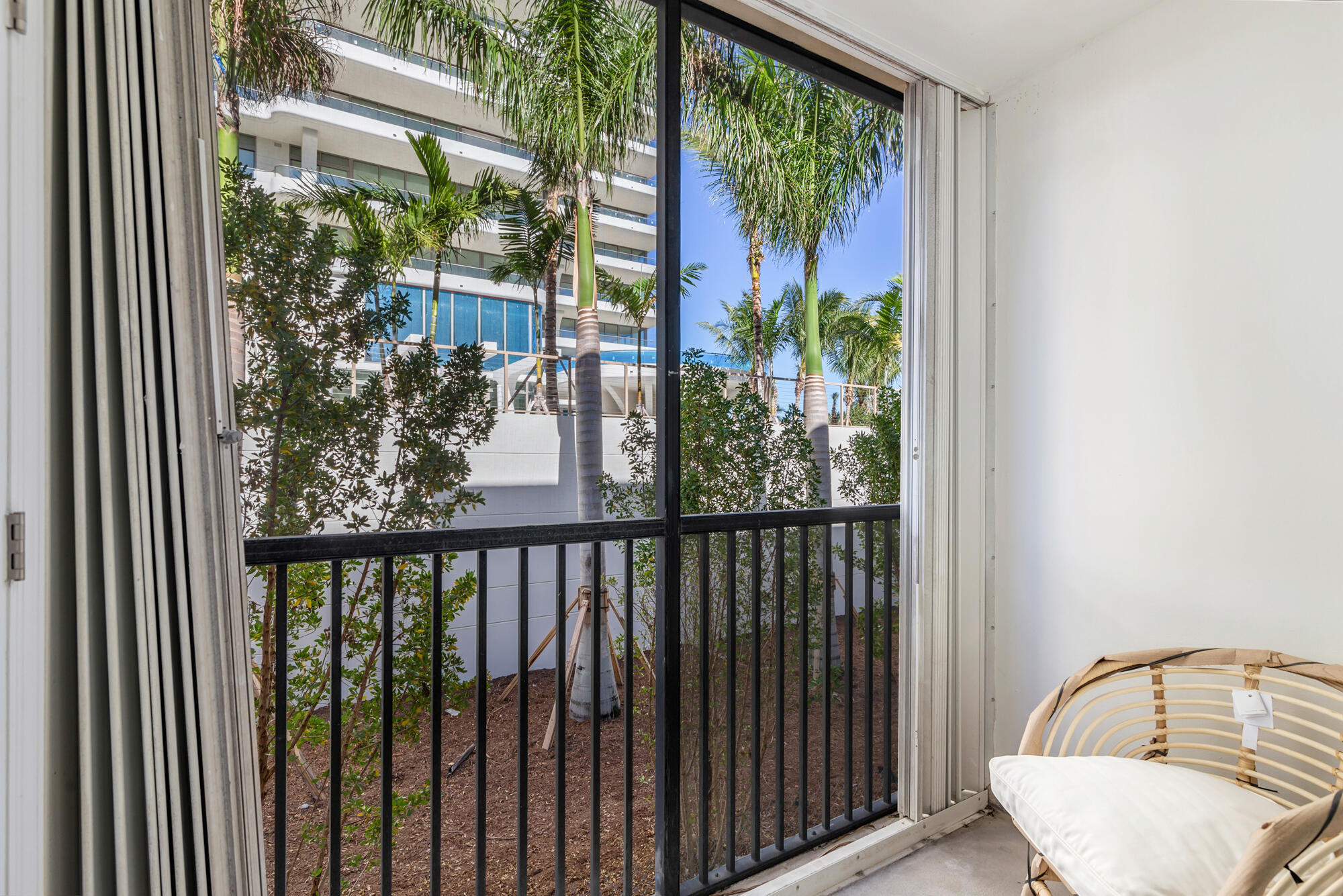 1527 S Flagler Drive 113f