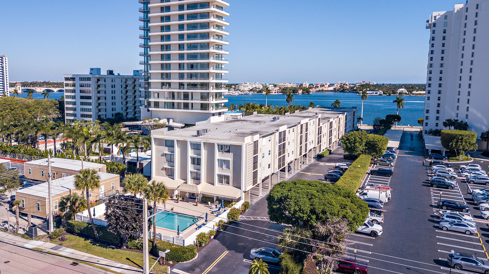 1527 S Flagler Drive 113f