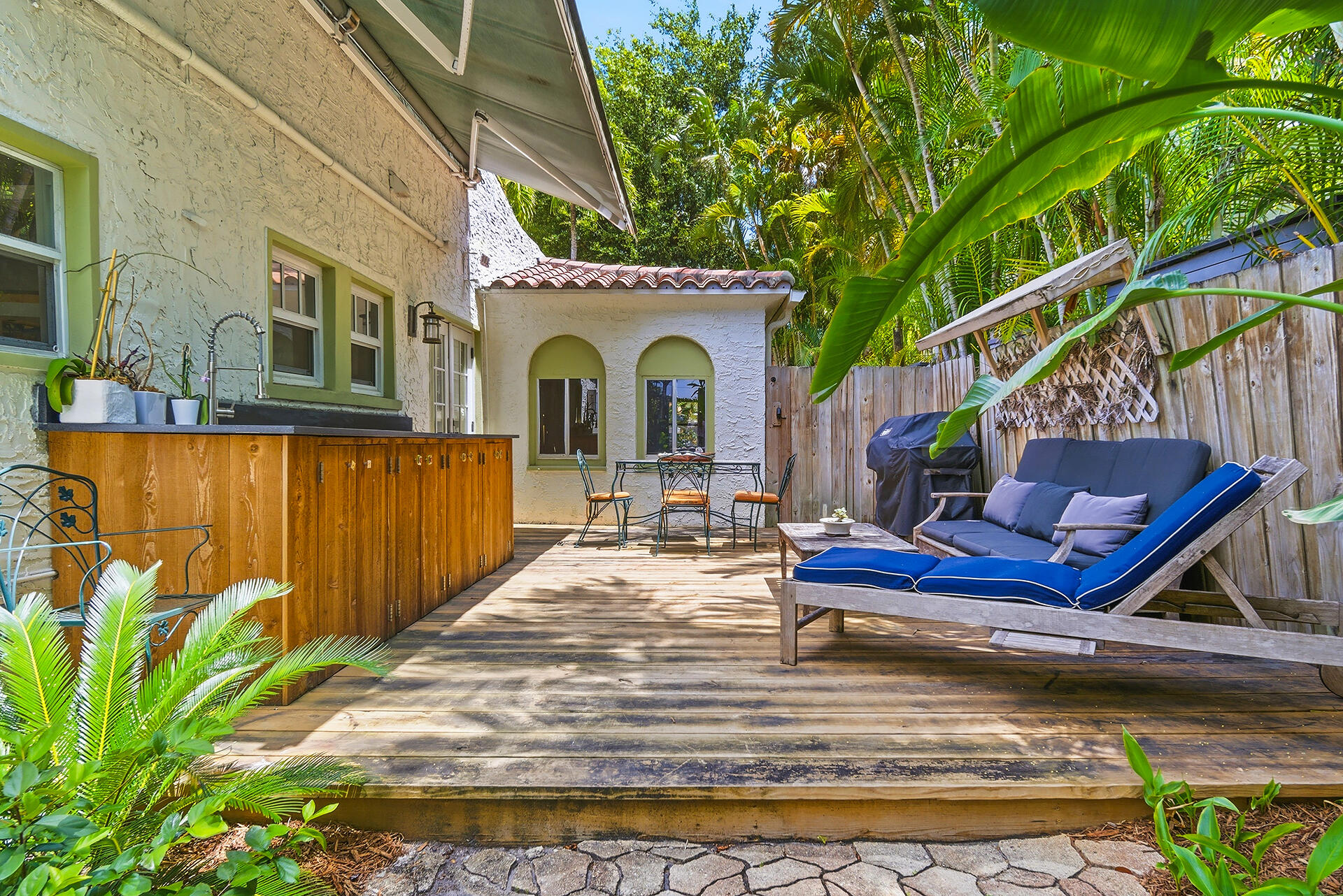 810 Avon Road