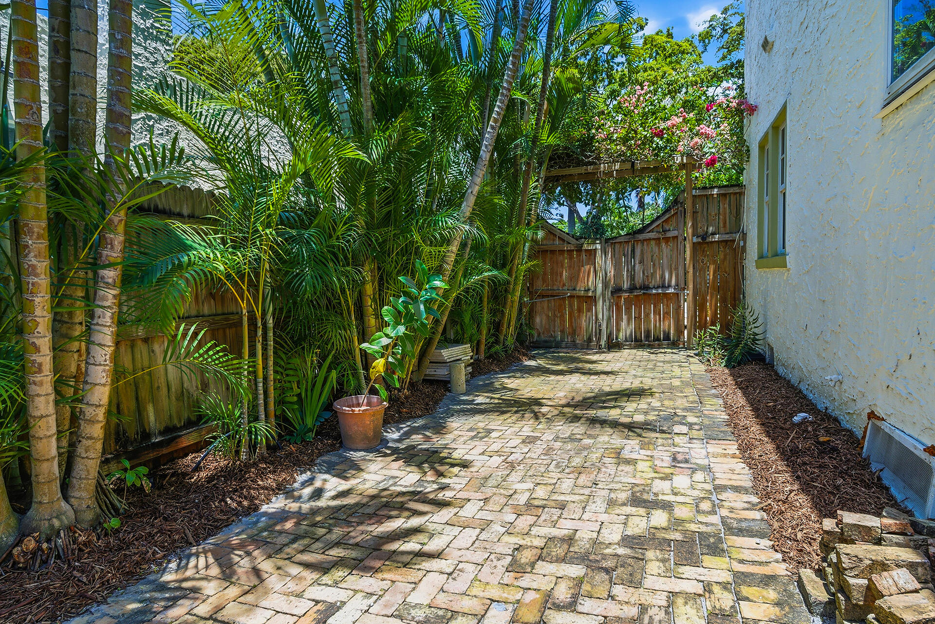 810 Avon Road