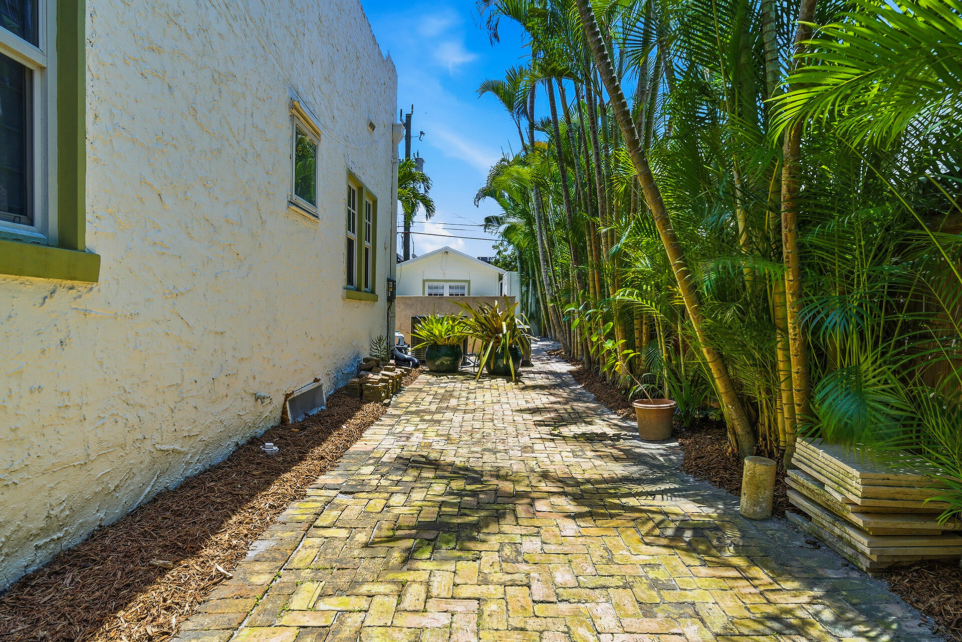 810 Avon Road
