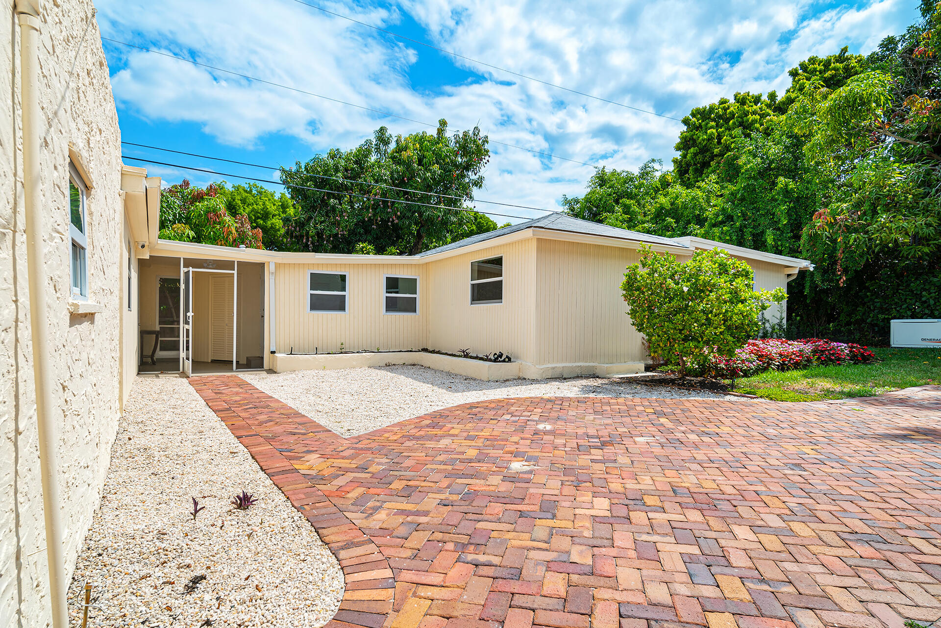 813 Avon Road