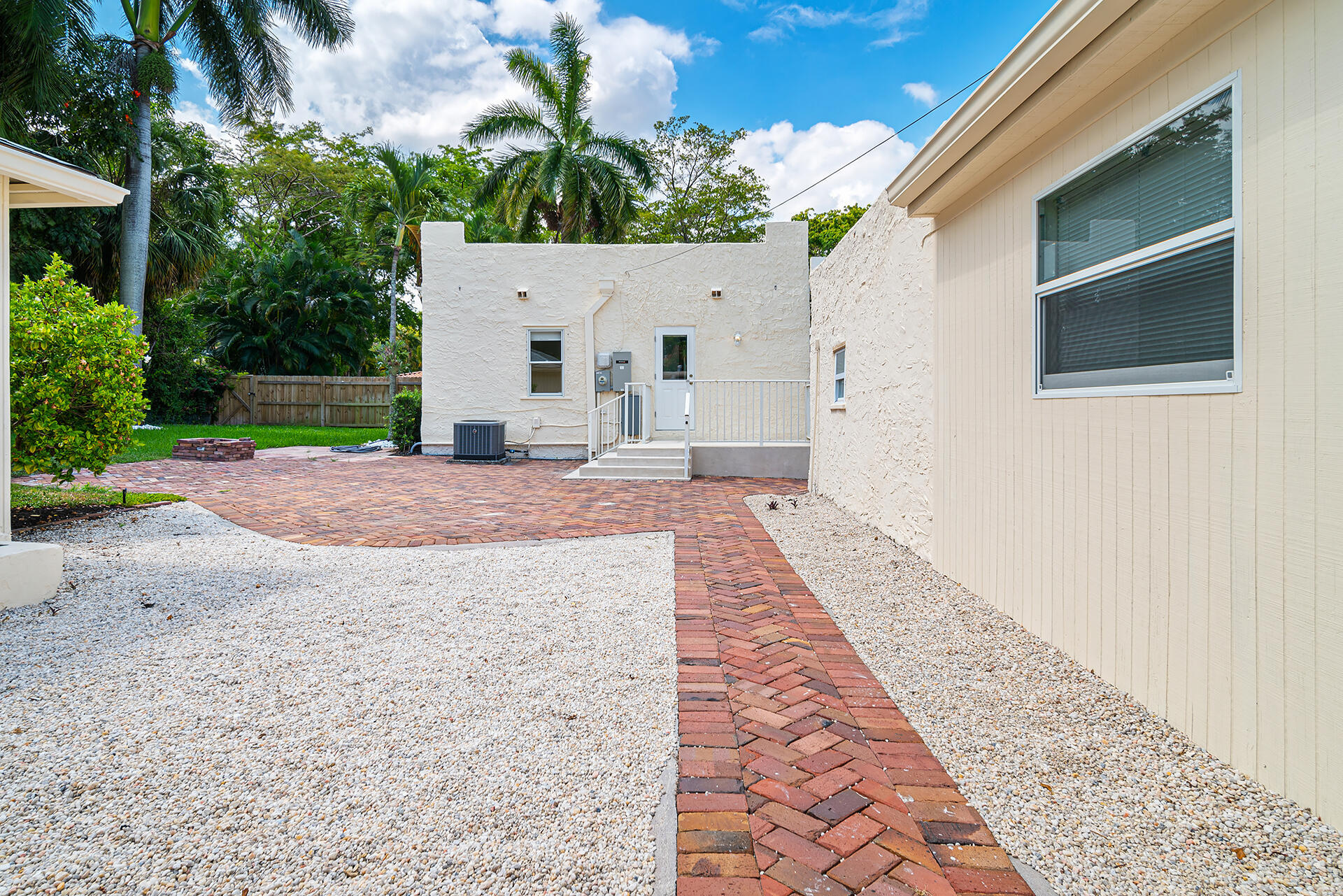 813 Avon Road