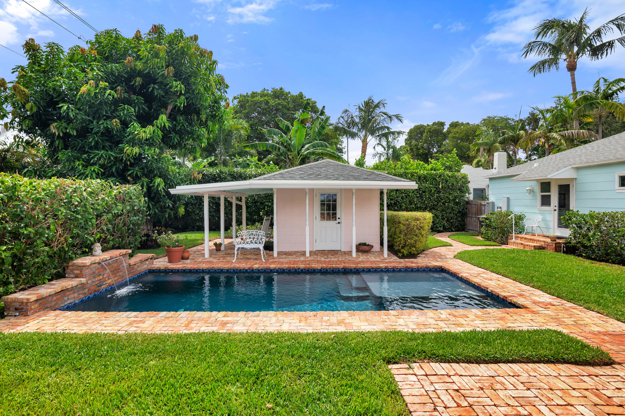 816 Avon Road