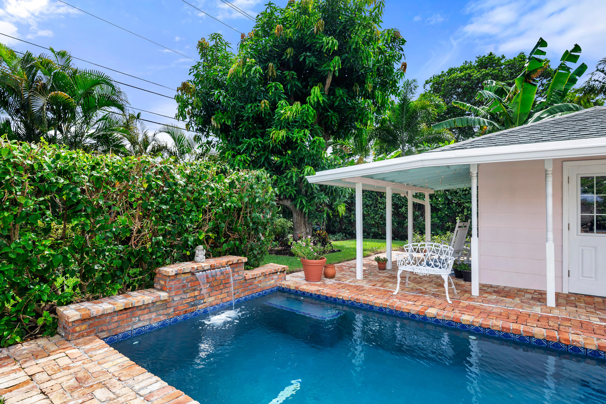 816 Avon Road