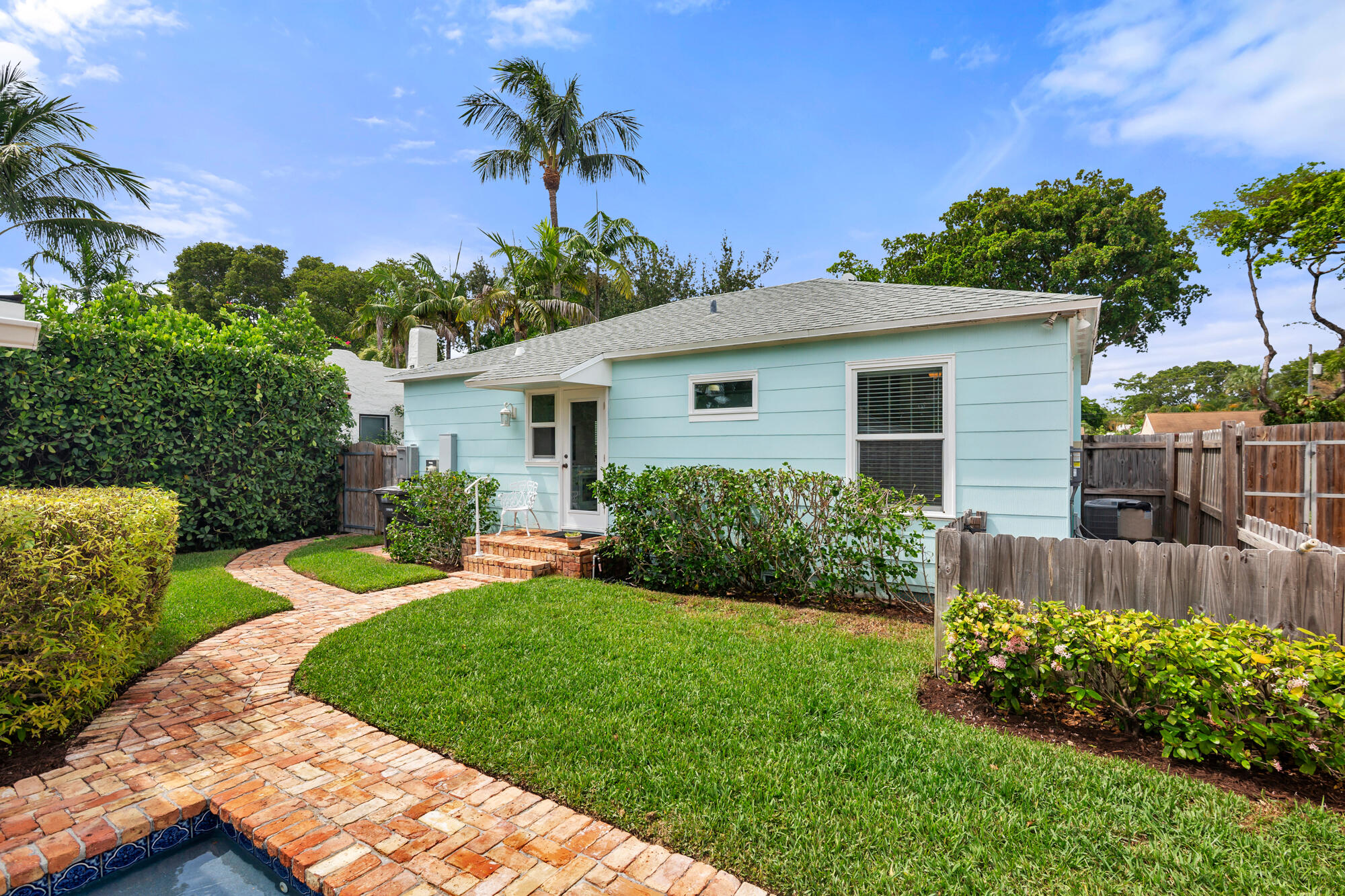816 Avon Road