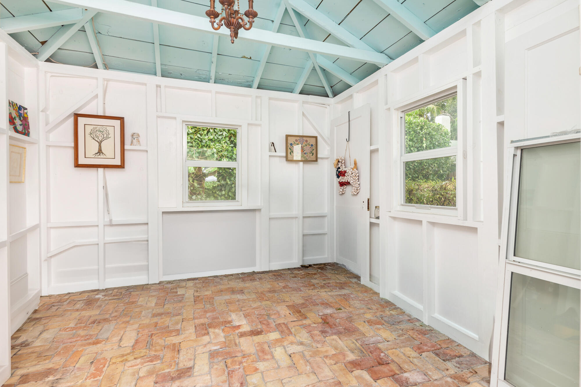 816 Avon Road