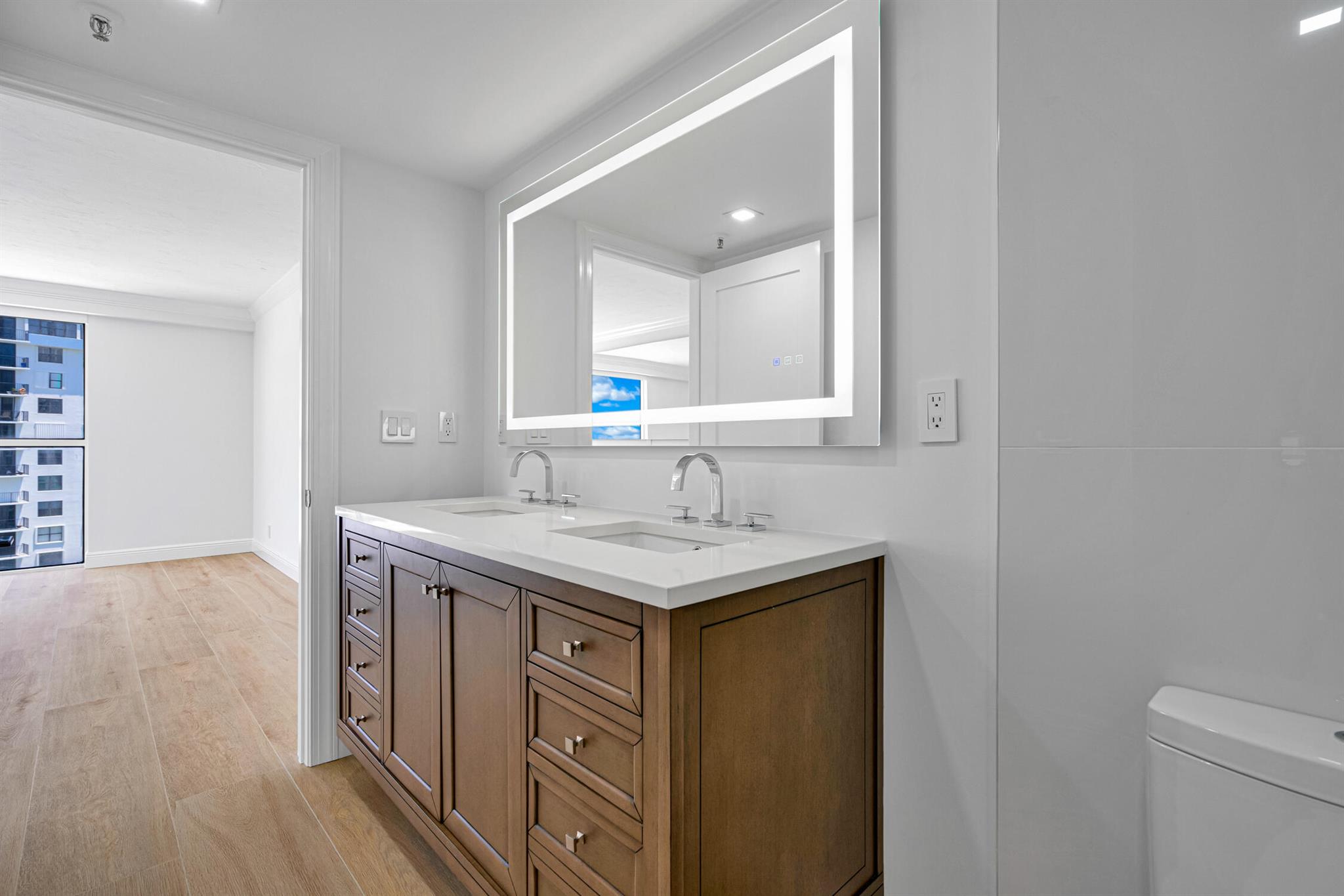 3901 S Flagler Drive 806